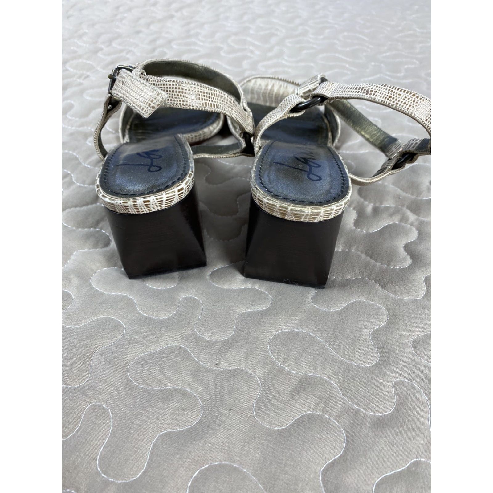 Lanvin VINTAGE Lanvin Leather Chunky Heel Sandlae Gold Women’s Sz 37 Sandal Strap Womens Shoes Gold Mid 2-2.9 in Straps US7 Victory? Size US 7 / IT 37 - 3 Thumbnail