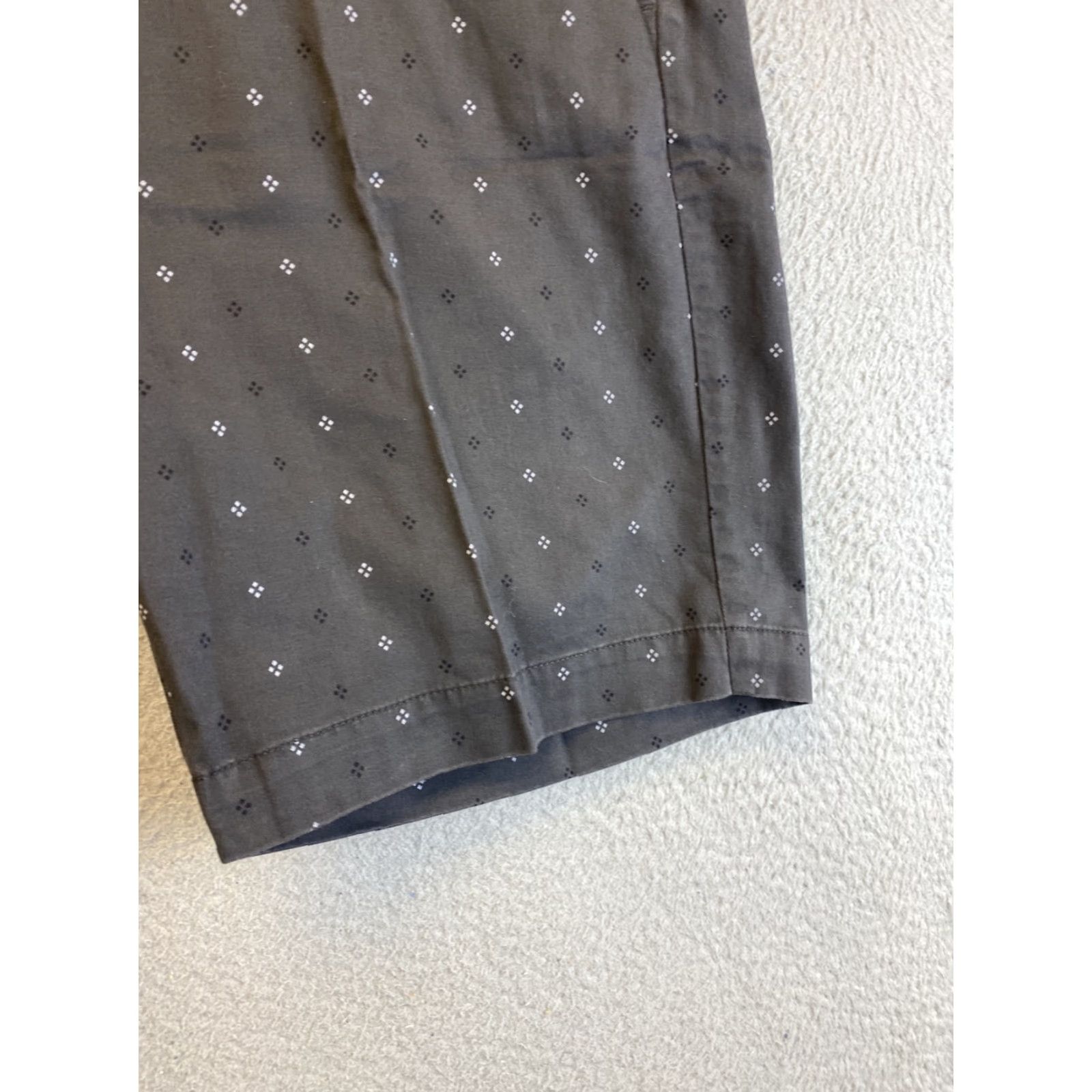 Roundtree & Yorke Roundtree & Yorke Shorts Mens 38 Gray Chino Classic Fit Pima Cotton 93-49 Size US 38 / EU 54 - 4 Thumbnail