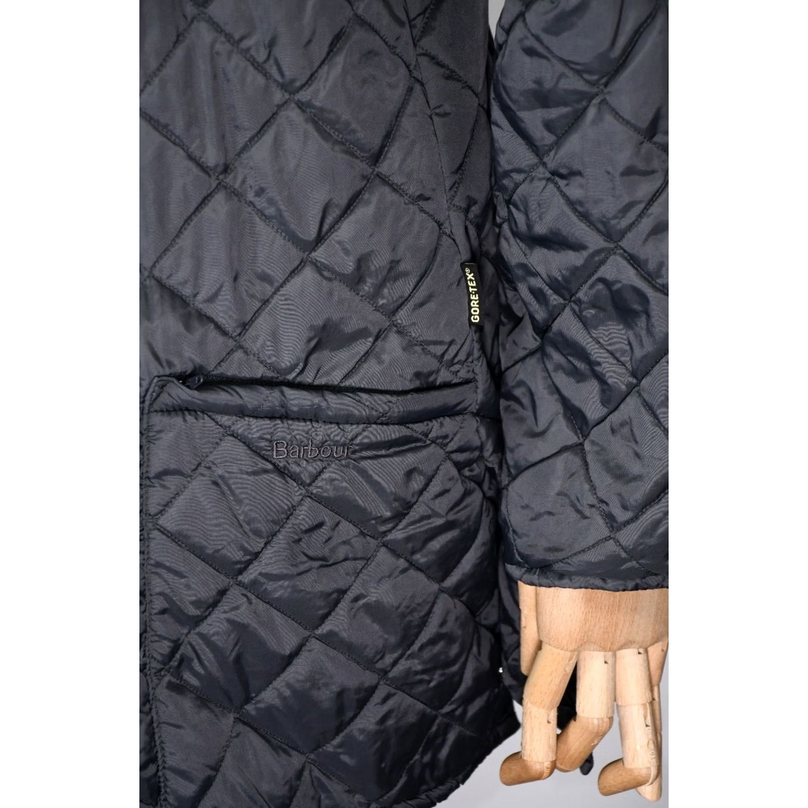 Barbour Barbour Gore-Tex Men's Quilted Jacket L Gray | Water Resistant, Casual, Regular Fit, 64cm Chest, 85cm Back Length Size US L / EU 52-54 / 3 - 5 Thumbnail