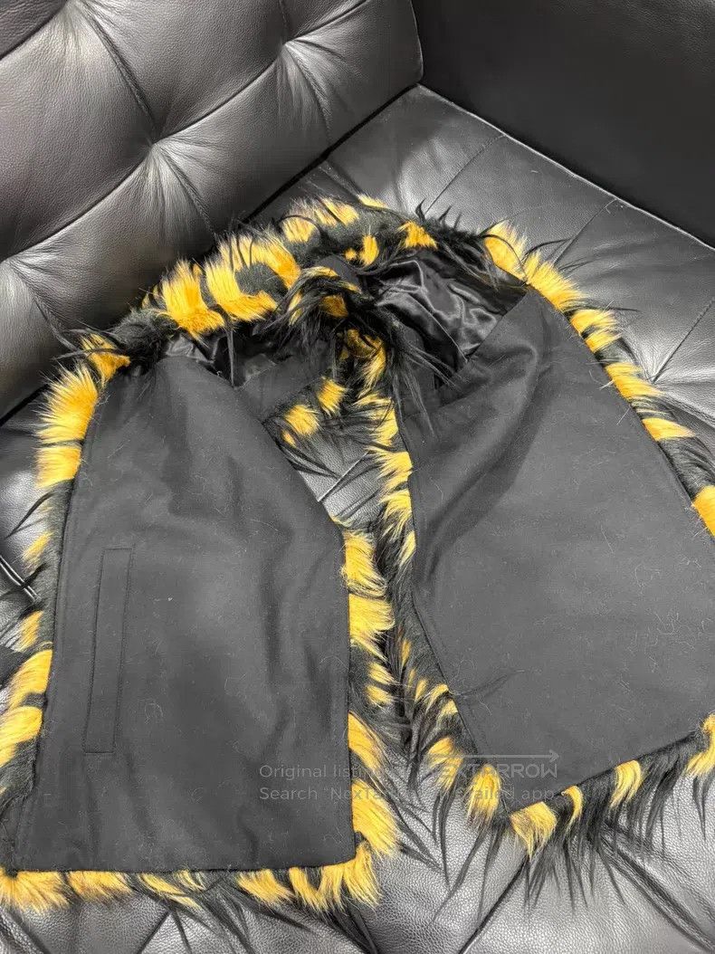 Dries Van Noten DRIES VAN NOTEN Stained Furry Vest Size US S / EU 44-46 / 1 - 5 Thumbnail