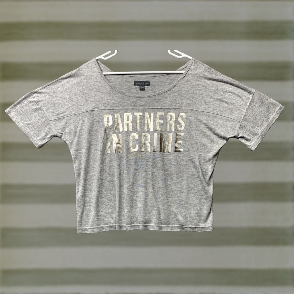 Vintage Kendall & Kylie Cropped T-Shirt Jr. Misses Large Lt Gray Lightweight NWOT Shirt Teen Girls Medium? Size L / US 10 / IT 46 - 1 Thumbnail