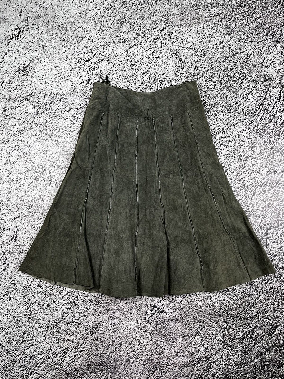 Leather Vintage Y2K Leather Olive Suede Pleated Skirt AvantGarde Size 28" / US 6 / IT 42 - 4 Thumbnail