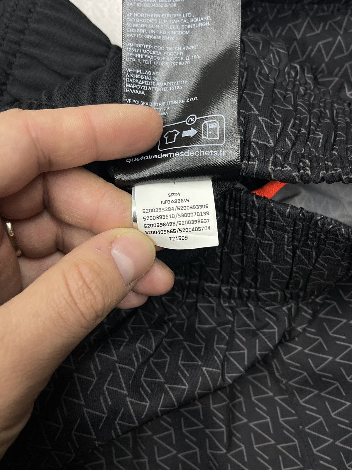 The North Face Mens The North Face Shorts Grey/Black Size S Size US 30 / EU 46 - 8 Thumbnail