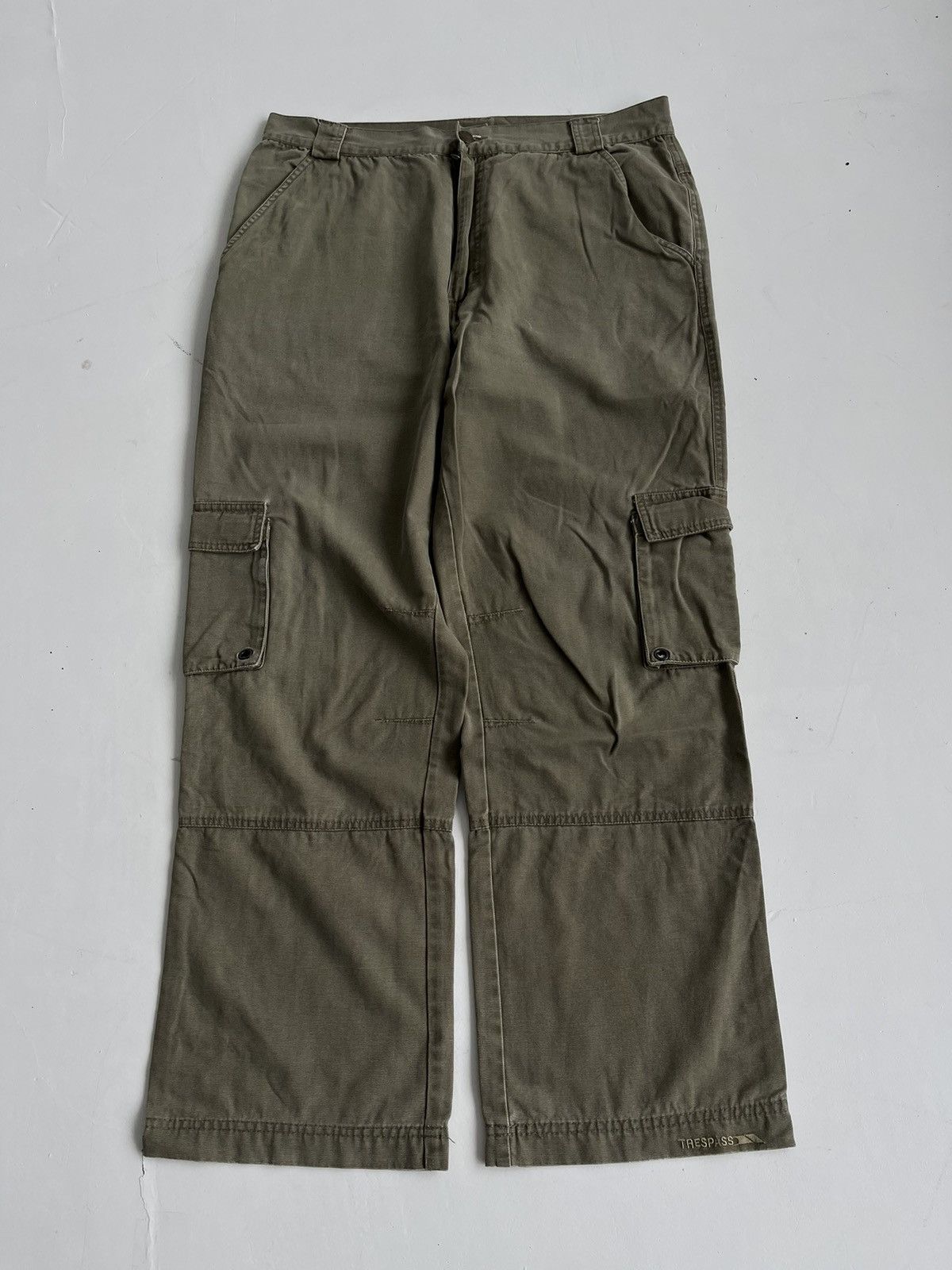20471120 Vintage Japanese wide cargo cropped pants trousers Y2K Size US 32 / EU 48 - 1 Thumbnail