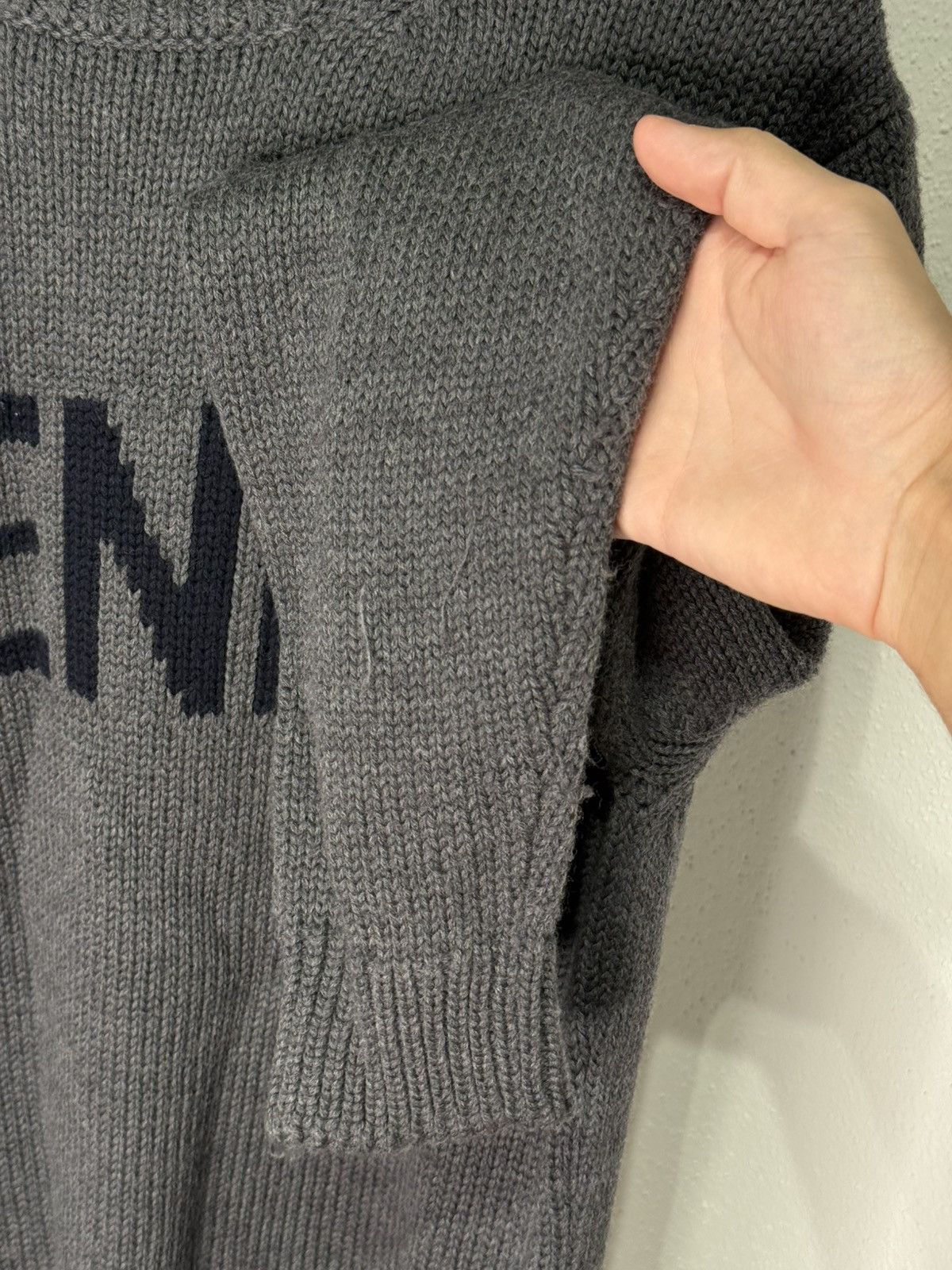 Fendi FENDI Logo Knitted Sweater Size US L / EU 52-54 / 3 - 4 Thumbnail