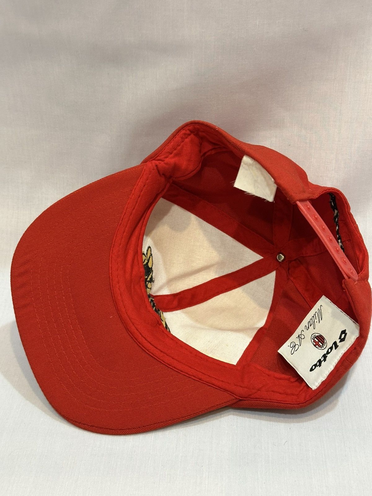 Vintage vintage Football cap featuring embroidered "Ac Milan." Size ONE SIZE - 6 Thumbnail