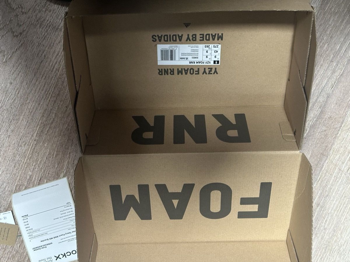 Yeezy Yeezy Foam RNR MX Granite Size US 9 / EU 42 - 11 Thumbnail