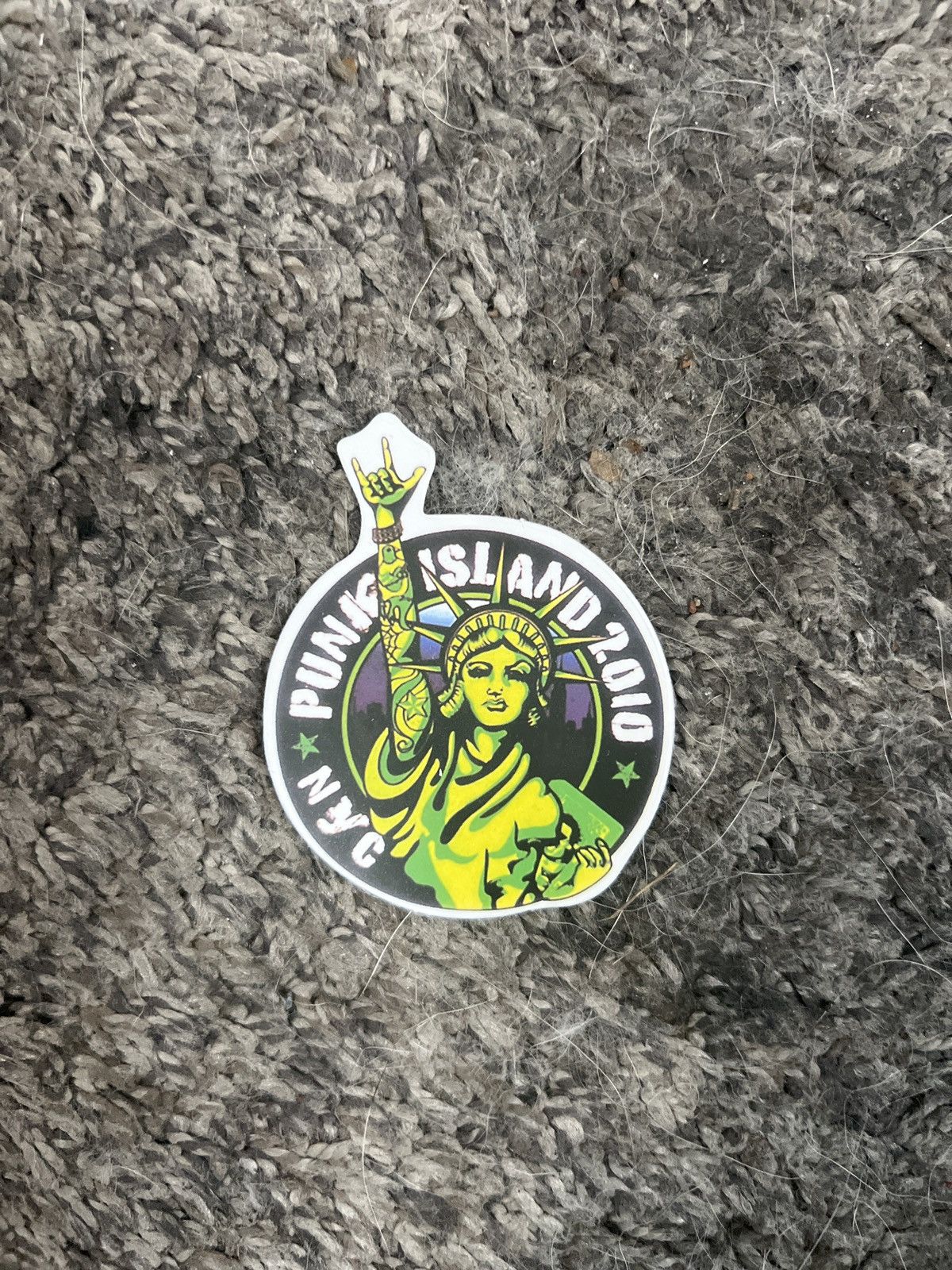 Hypebeast × Vintage Punk Island 2010 NYC Sticker Size ONE SIZE - 1 Thumbnail