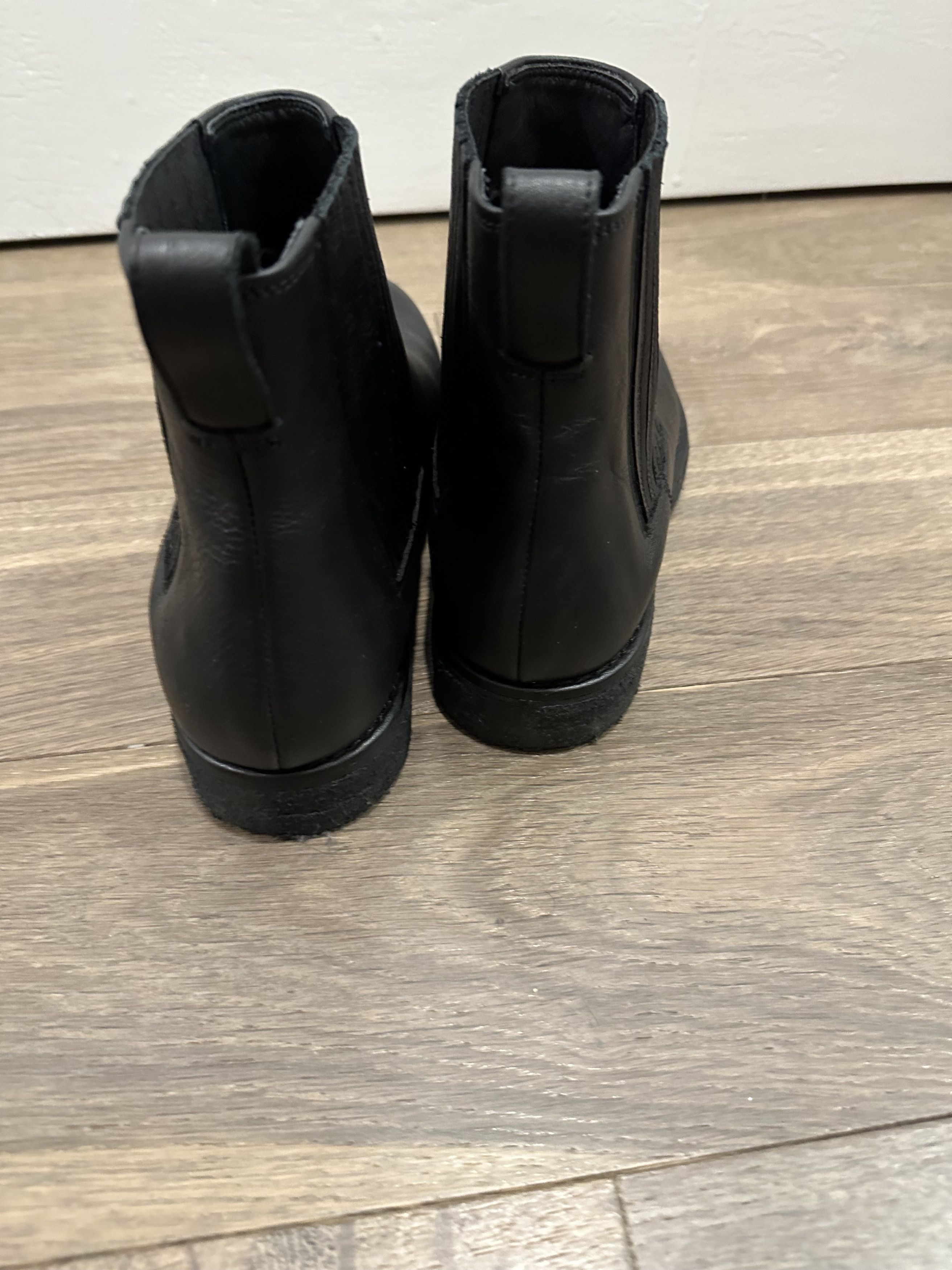 Vince Vince Chelsea Boots Size US 10 / EU 43 - 4 Thumbnail