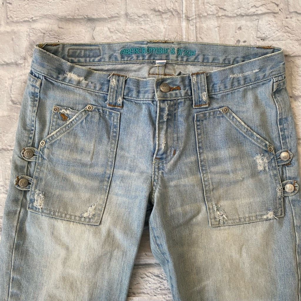 Abercrombie & Fitch Abercrombie & Fitch women 8 100% cotton distressed cropped j Size 30" / US 8 / IT 44 - 3 Thumbnail