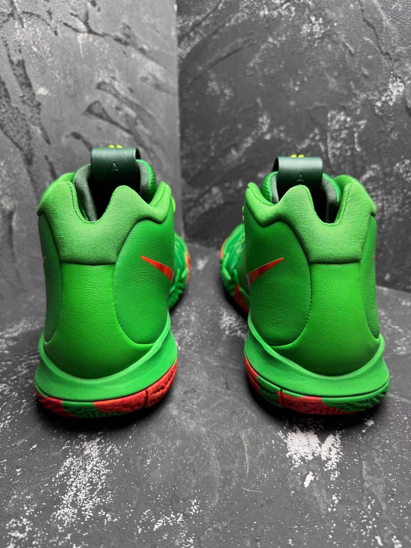 Nike Nike Kyrie 4 PE "Fall Leaf Green" Q10 Size US 10 / EU 43 - 6 Thumbnail
