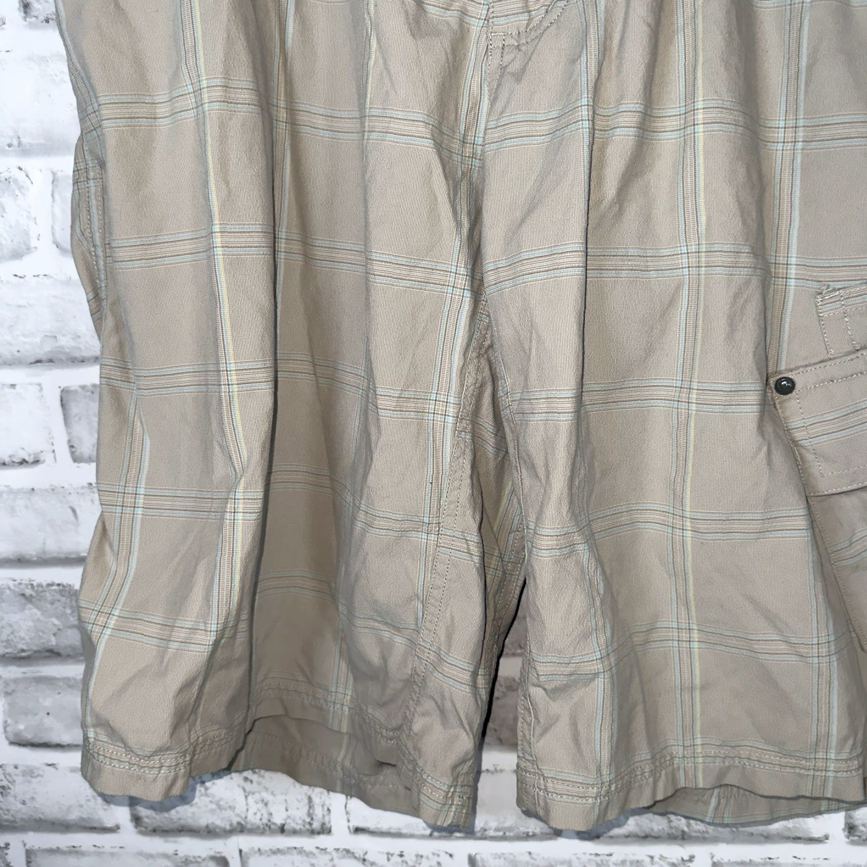 Lululemon Lululemon Plaid Cargo Shorts Mens 36 Casual Multicolor Pattern, Regular Fit Size US 36 / EU 52 - 3 Thumbnail
