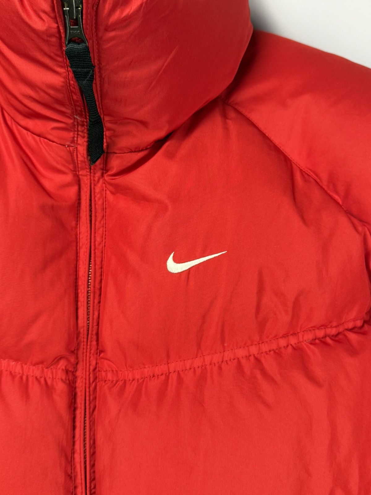 Nike Vintage Nike Puffer Red Down Jacket Y2K Size L Size US L / EU 52-54 / 3 - 5 Thumbnail