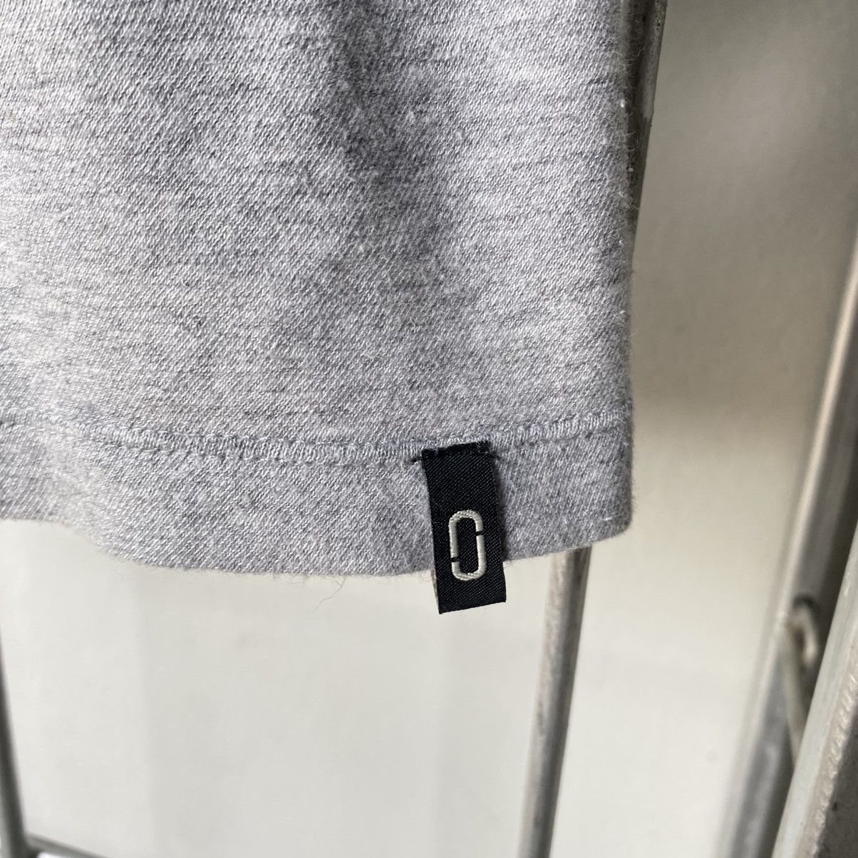 Marc Jacobs MARC JACOBS Gray Tee with Brown Collar & Logo Print Size US L / EU 52-54 / 3 - 5 Thumbnail