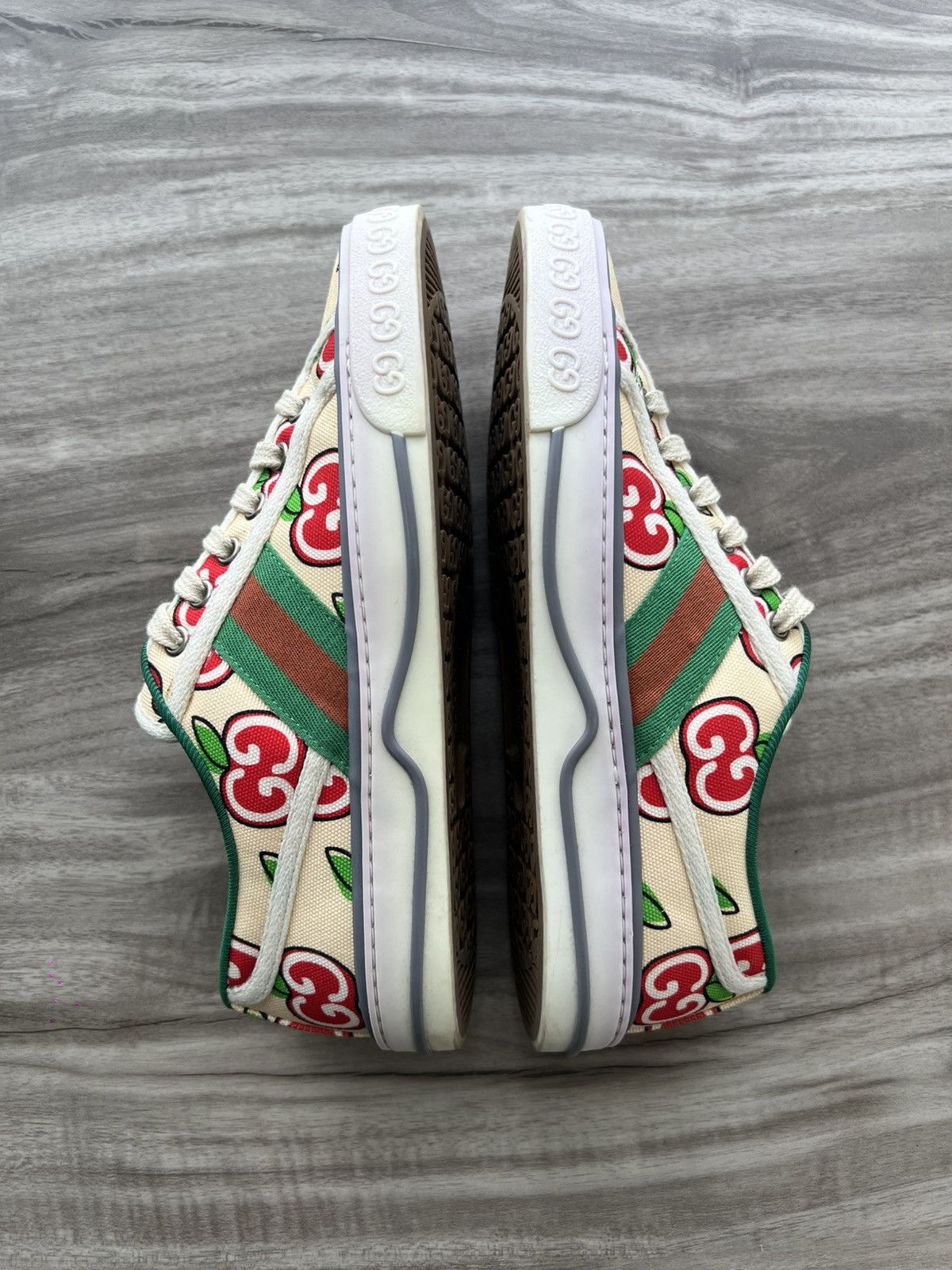 Gucci WORN ONCE Gucci 1977 GG Apple Print Size 5.5 Women’s (EU 36) Size US 5.5 / IT 35.5 - 3 Thumbnail
