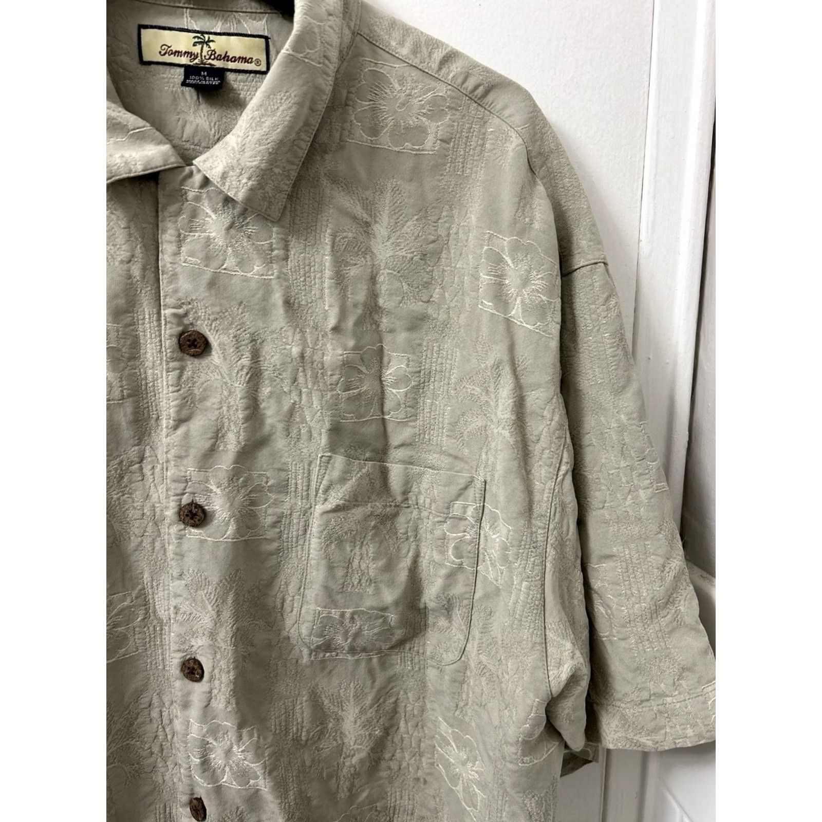 Tommy Bahama VINTAGE Tommy Bahama Shirt Mens M Beige 100% Silk Floral Print Button-Down S/S Collar-Down Pocket Breathing Beach Classic Filigree Size US M / EU 48-50 / 2 - 4 Thumbnail