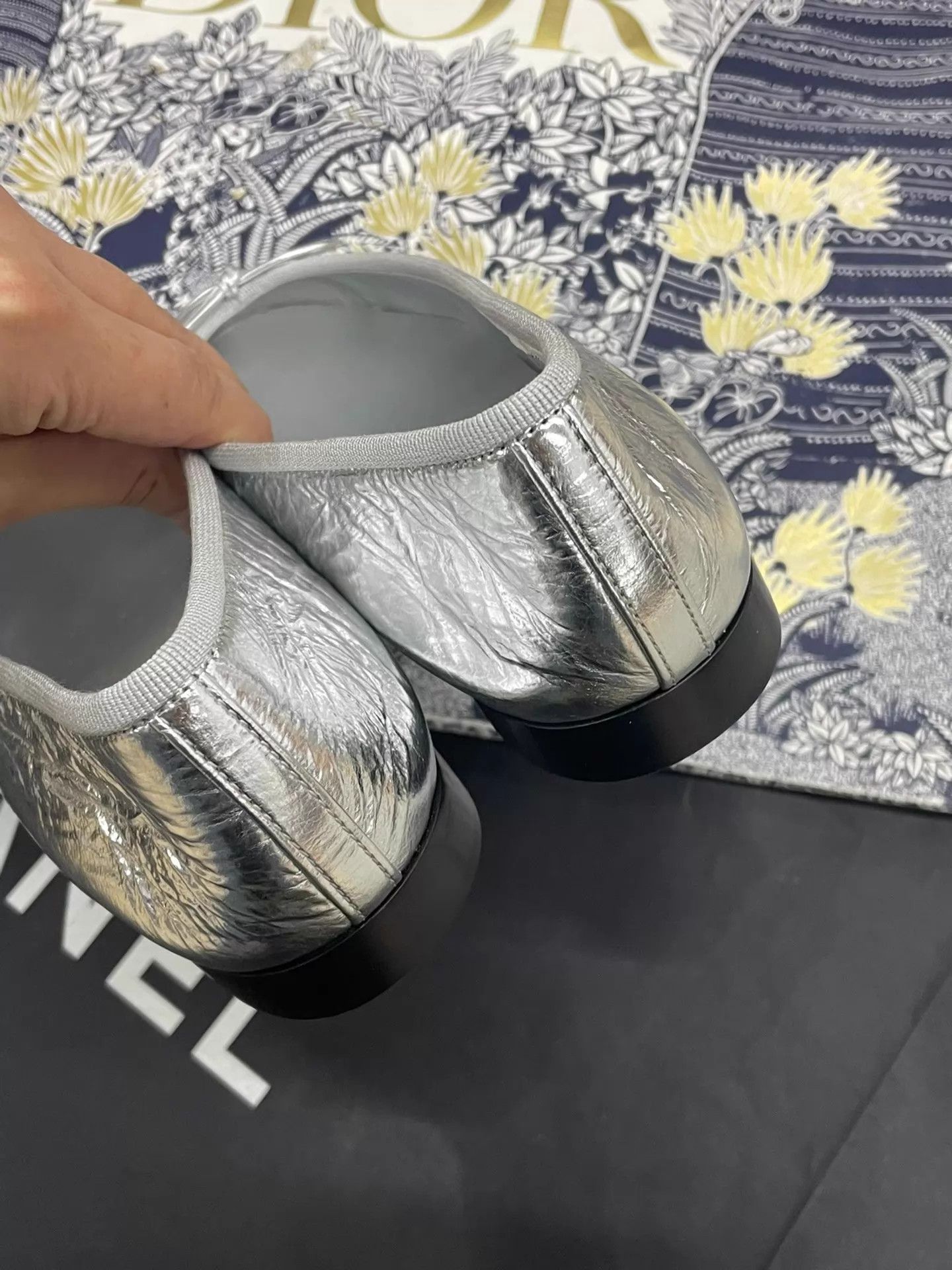 Chanel Chanel 25S Silver Lambskin Ballet Flats Classic Bow New Size US 6.5 / IT 36.5 - 5 Thumbnail