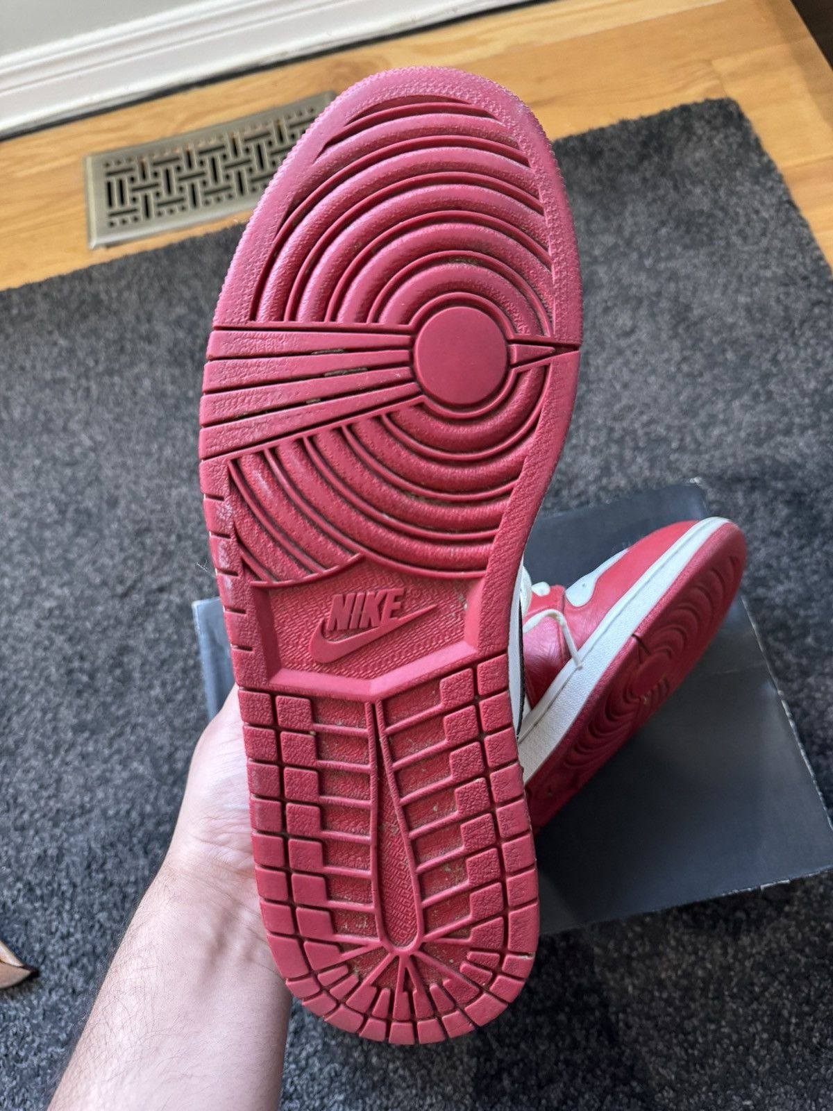 Jordan Brand Jordan 1 Chicago 2015 Size US 11 / EU 44 - 5 Thumbnail