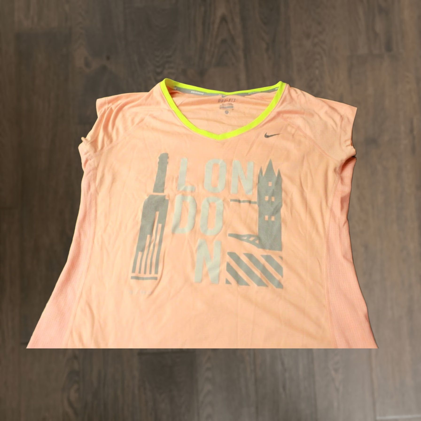 Nike NIKE RUNNING DRI-FIT LONDON WOMENS TRAINING SHIRT JERSEY M White Peach Neon Green London Run Nike Dri-Fit T-Shirt Womens 2015 Size M / US 6-8 / IT 42-44 - 1 Thumbnail