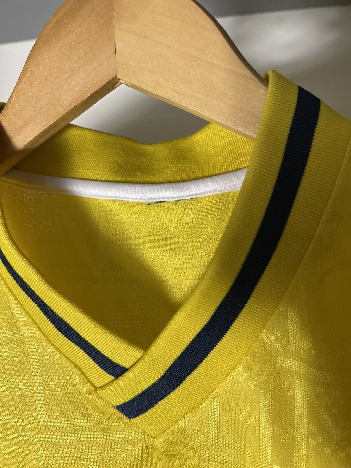 Vintage VERY RARE HUMMEL FC TOTTENHAM HOTSPUR ENGLAND SOCCER JERSEY Size US S / EU 44-46 / 1 - 7 Thumbnail