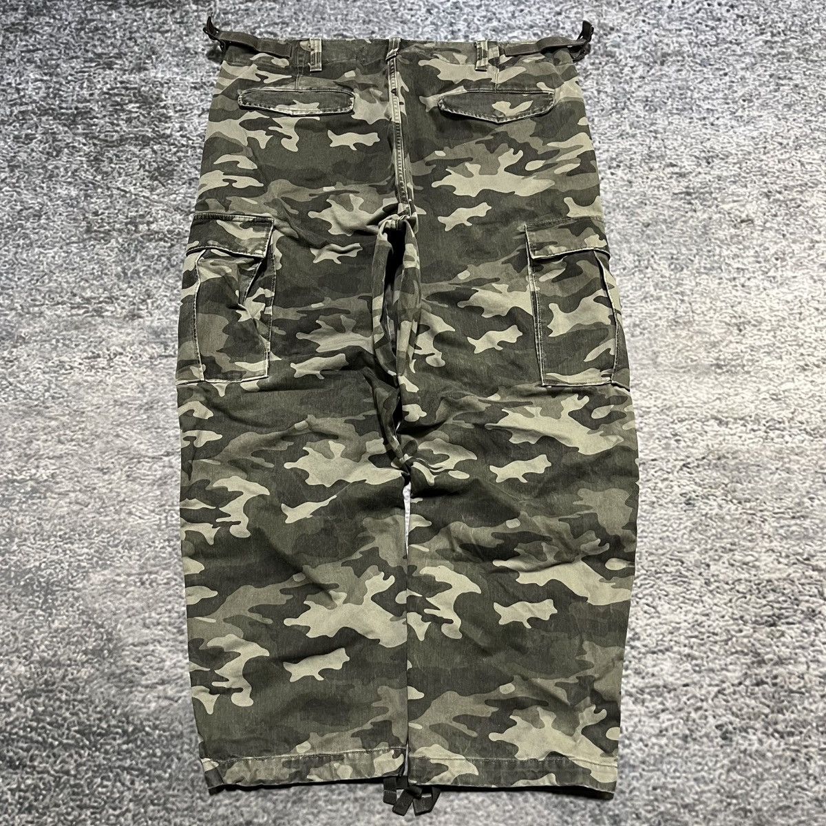 Banana Republic Vintage Banana Republic Camo Cargo Pants 2000s Y2K 38x28 Size US 38 / EU 54 - 2 Thumbnail