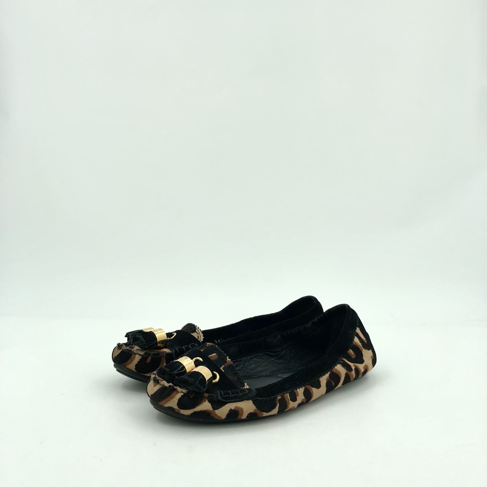 Louis Vuitton Louis Vuitton Lv Leopard Print Round-Toe Flats 36.5 Two-Tone Size US 6 / IT 36 - 1 Thumbnail