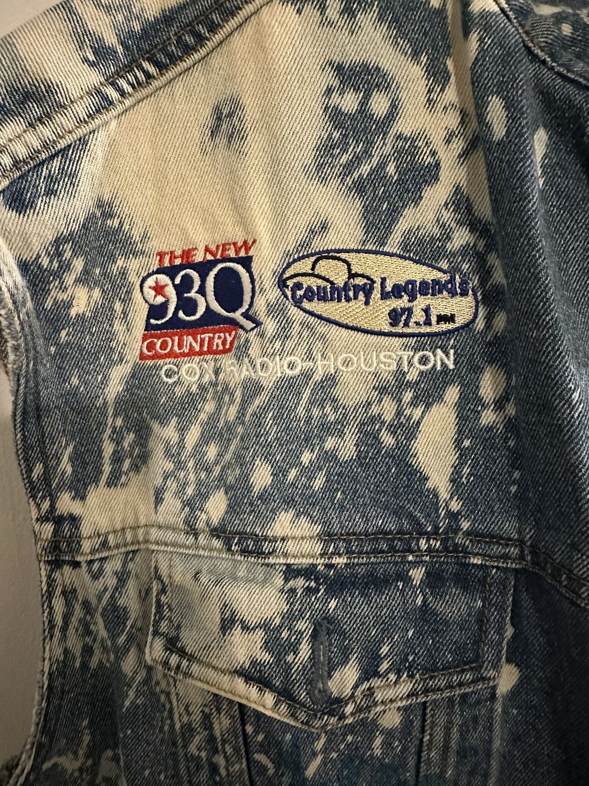Port Authority Vintage Embroidered Bleached Denim Vest Size US L / EU 52-54 / 3 - 2 Thumbnail