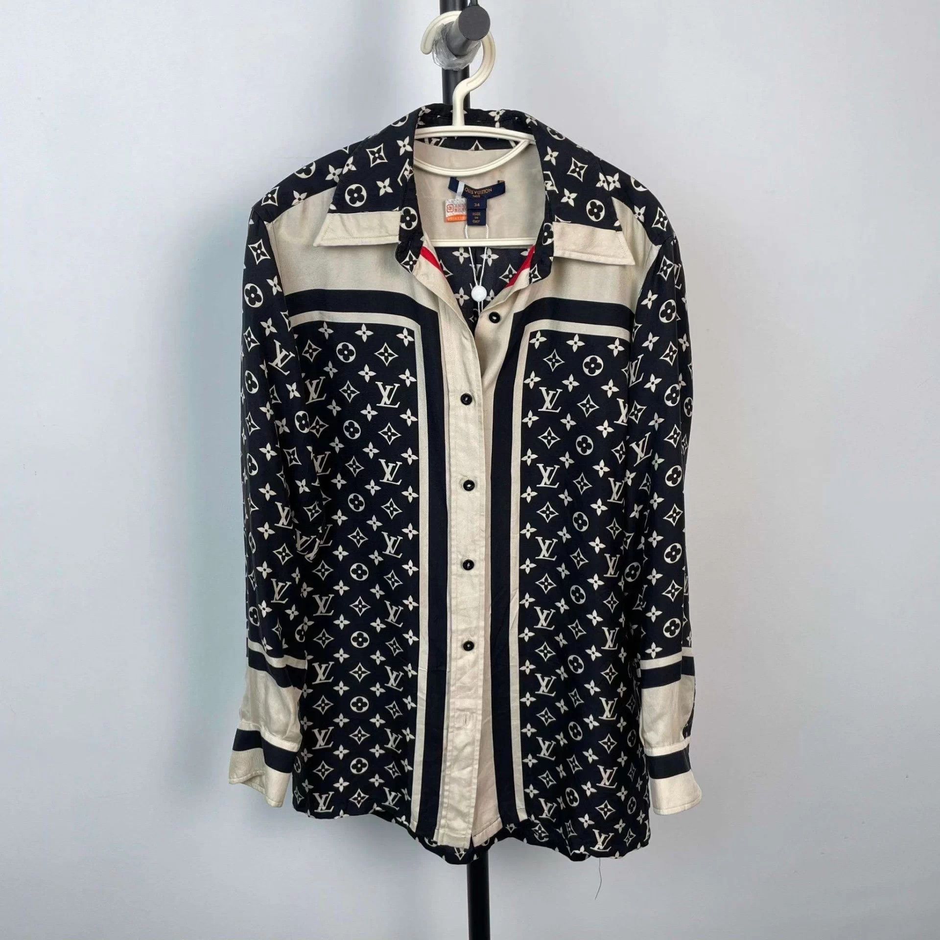 Louis Vuitton LV silk all over logo color blocked shirt 34 Size XS / US 0-2 / IT 36-38 - 1 Thumbnail