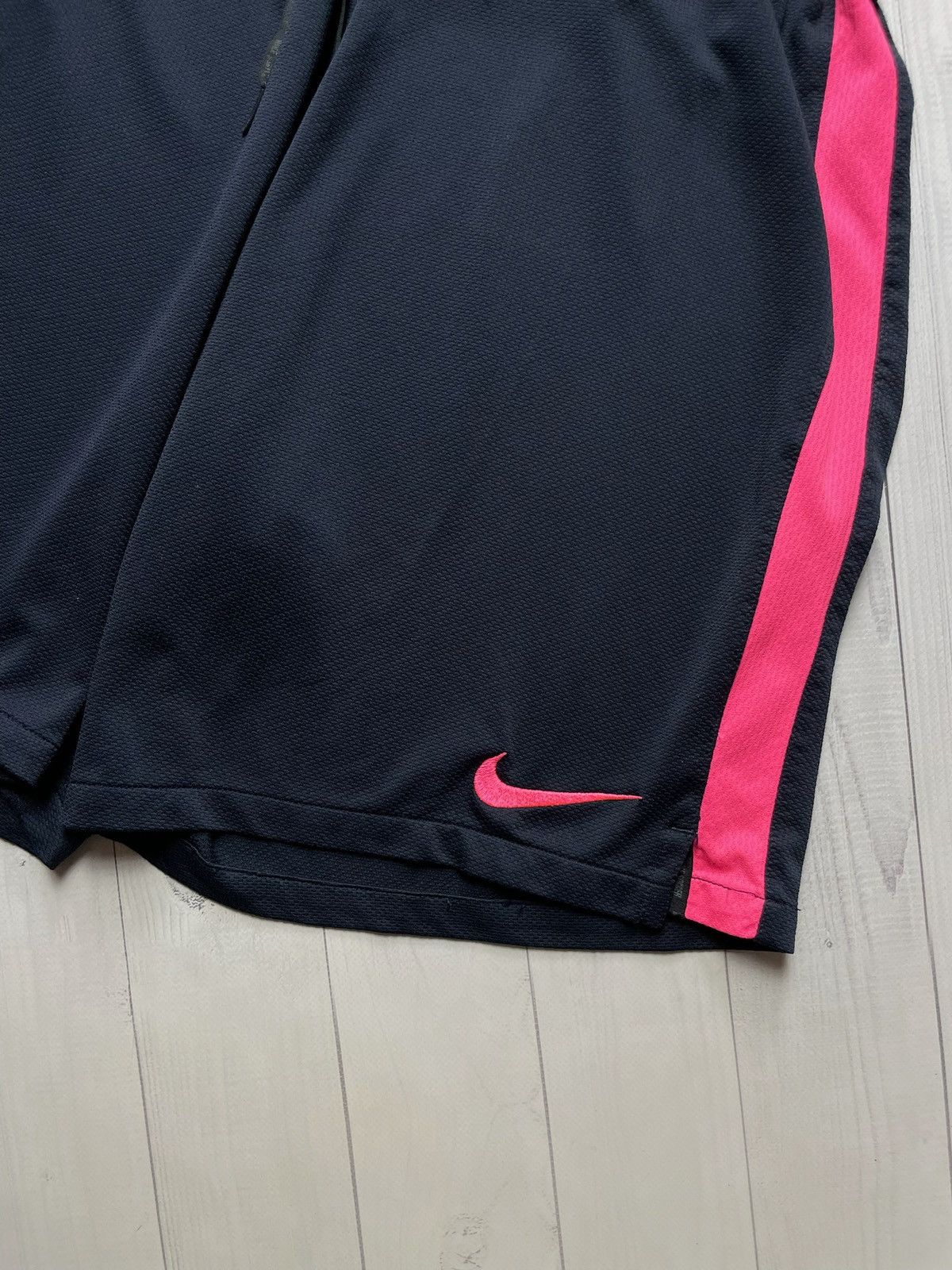 Vintage Vintage Nike Barcelona soccer shorts size XL Size US 36 / EU 52 - 3 Thumbnail