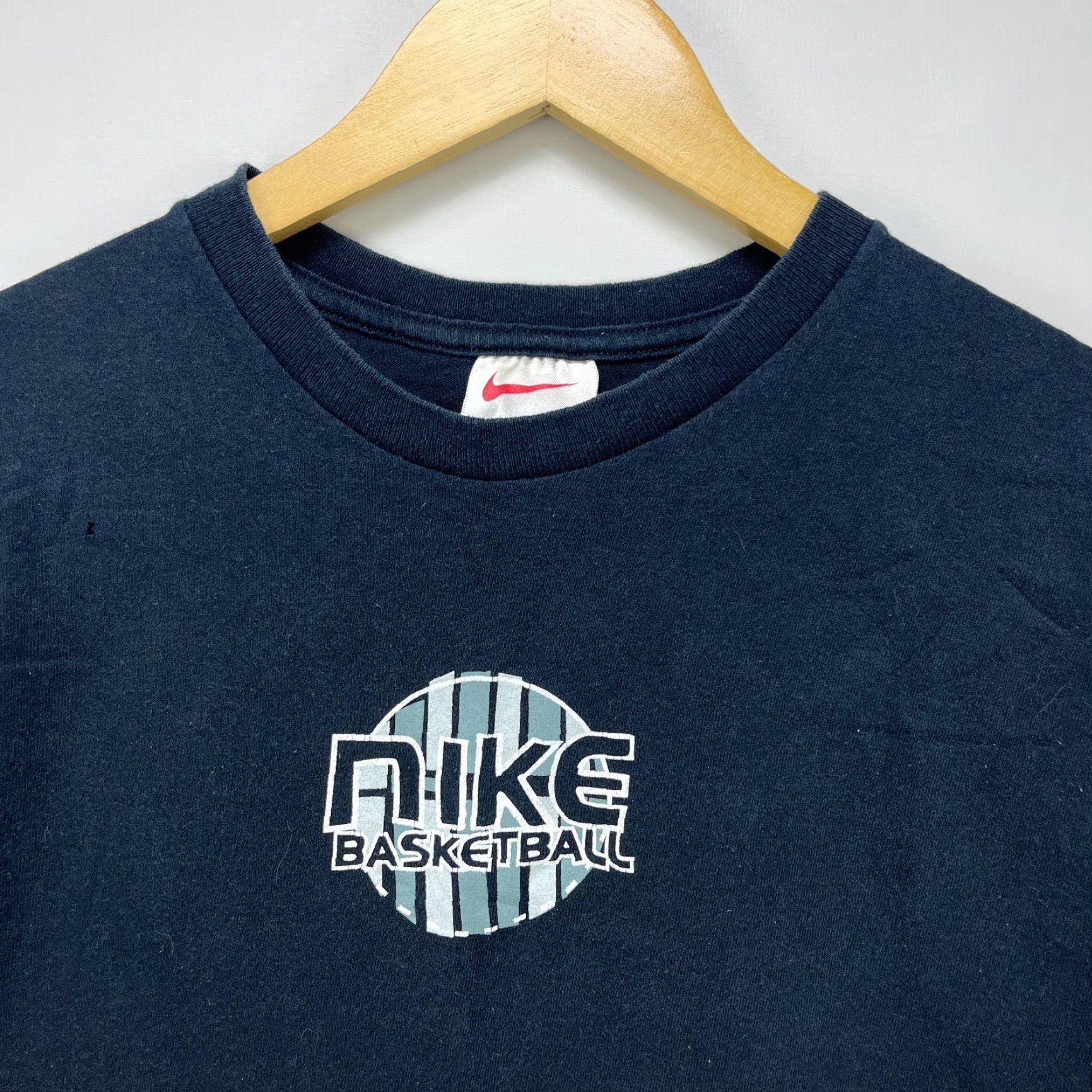 Nike VINTAGE Nike Basketball T-Shirt Small Mens 90s Black Made in USA Size US S / EU 44-46 / 1 - 6 Thumbnail
