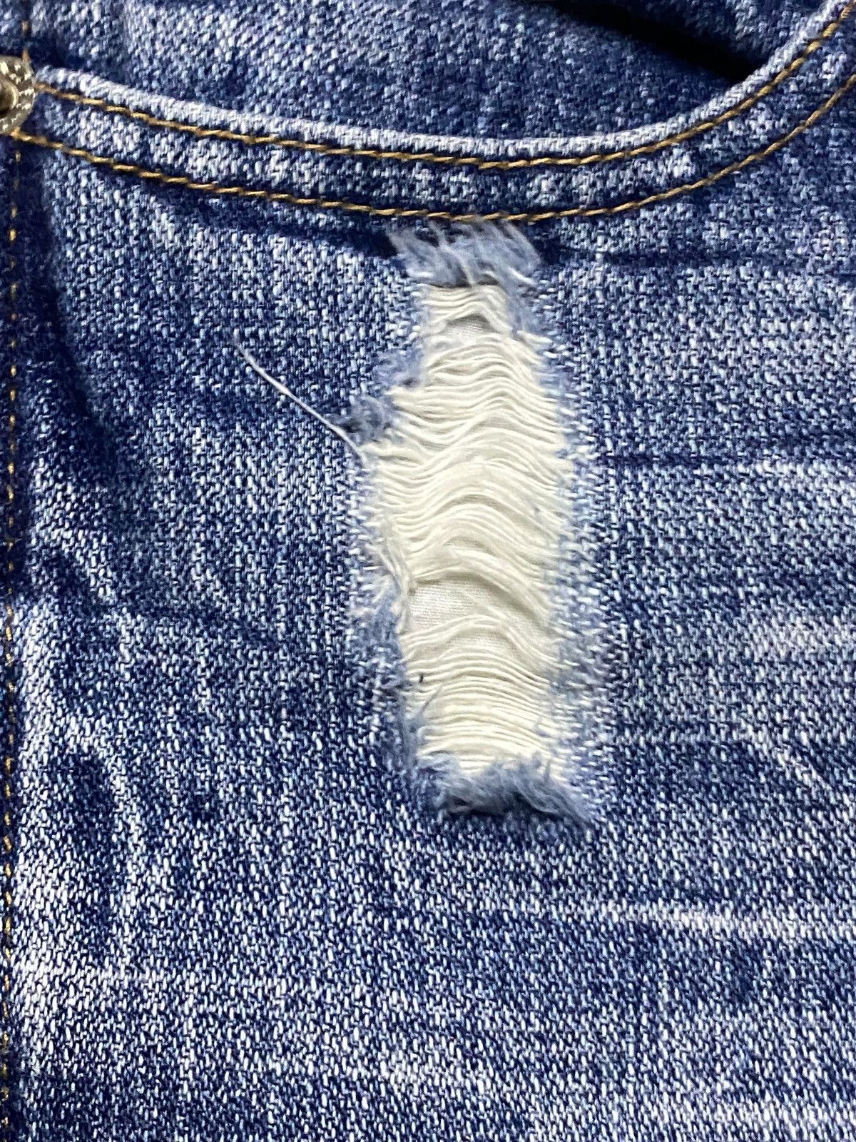 Japanese Brand Vintage Japanese Brand M2368 Nice Distressed Loose Jeans Size US 29 - 9 Thumbnail