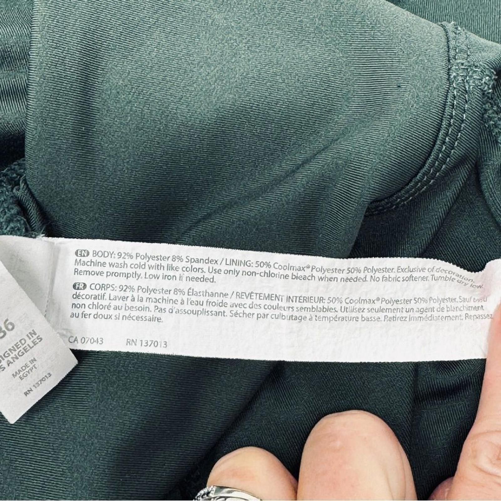 Bally NWOT. Bally Total Fitness. Green Capri Leggings. Size Small. Size 28" / US 6 / IT 42 - 4 Thumbnail
