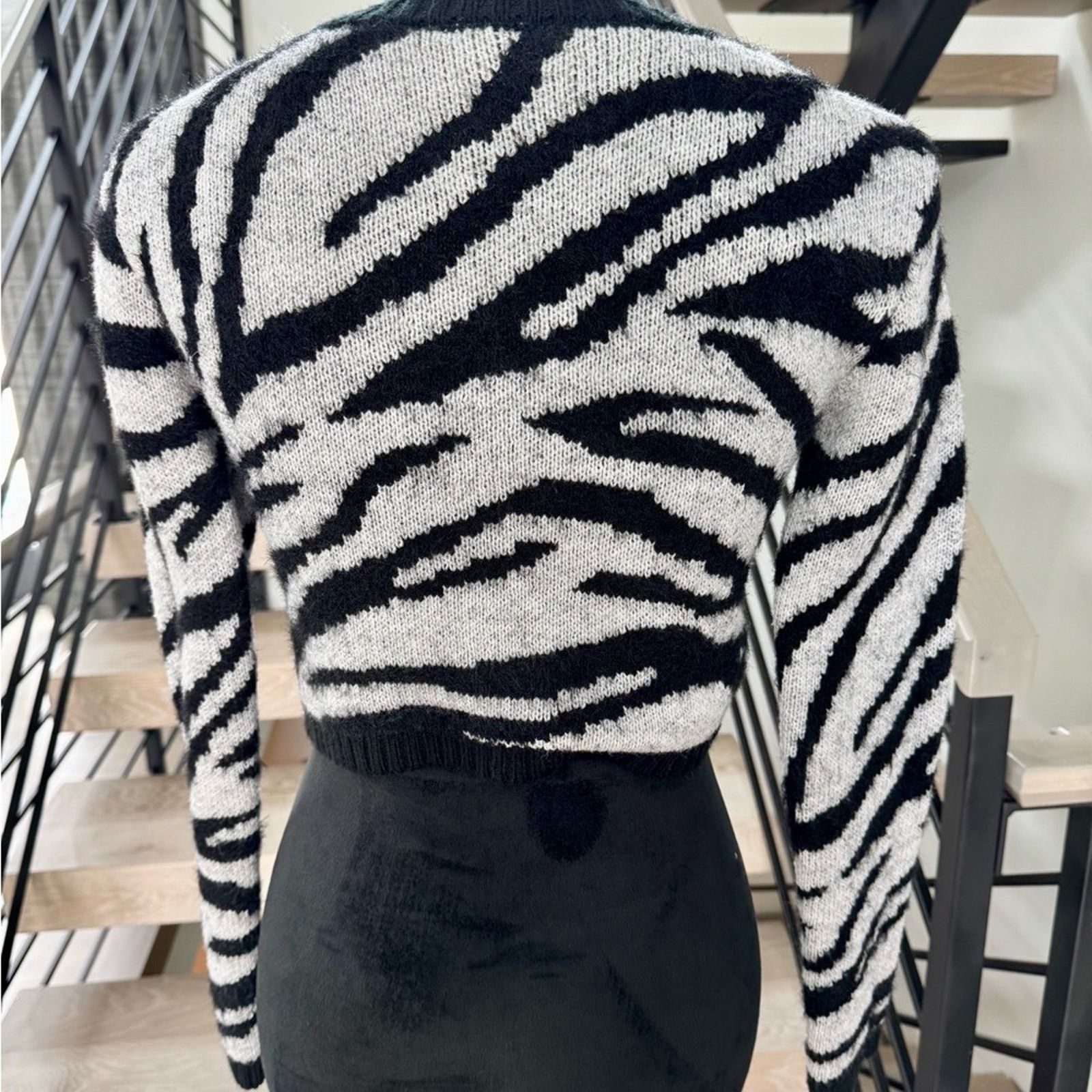 Other New Chic Zebra Patterned Knit Crop Top Sweater Size XS / US 0-2 / IT 36-38 - 4 Thumbnail