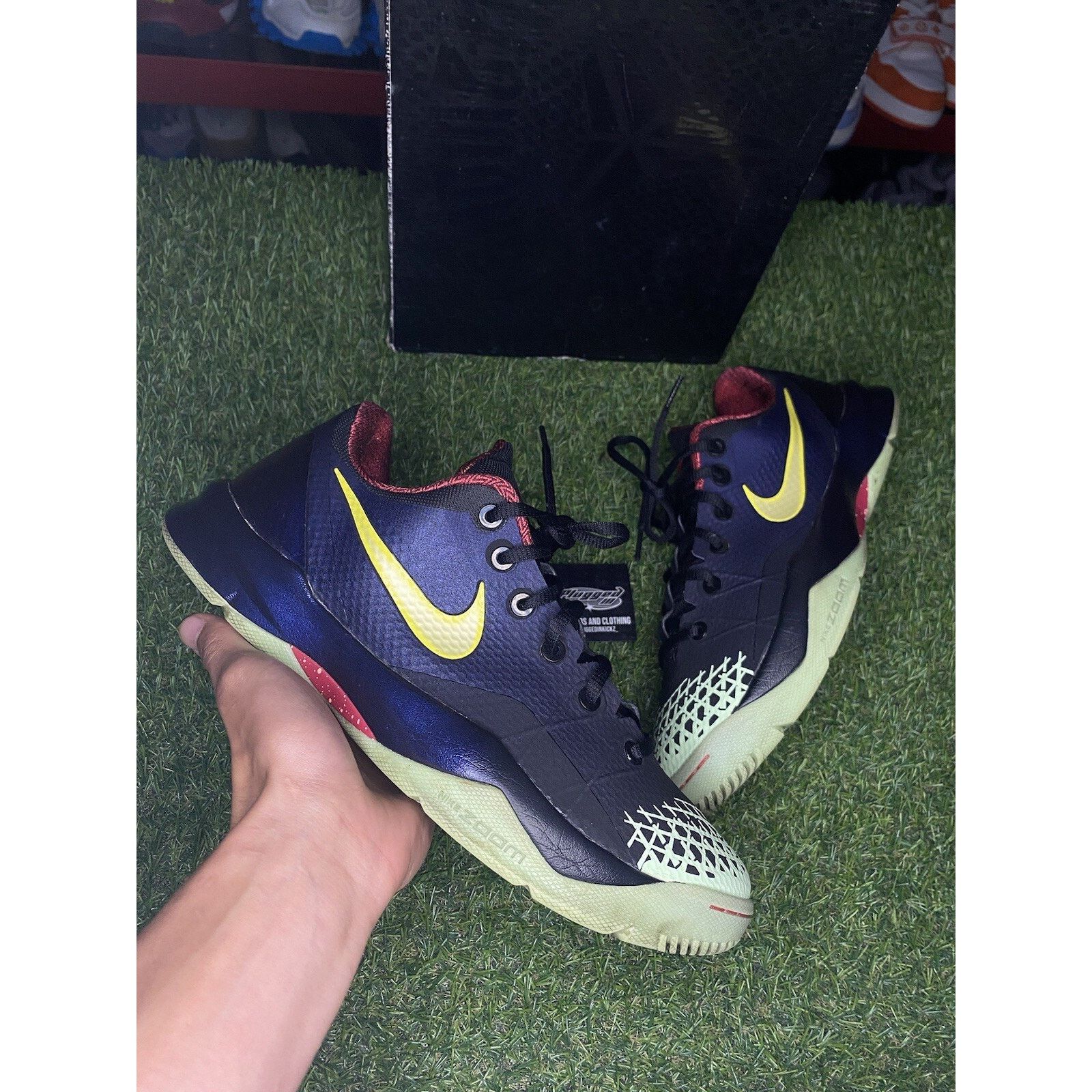 Size 10.5 - Nike Zoom Kobe Venomenon 4 Glow In The Dark