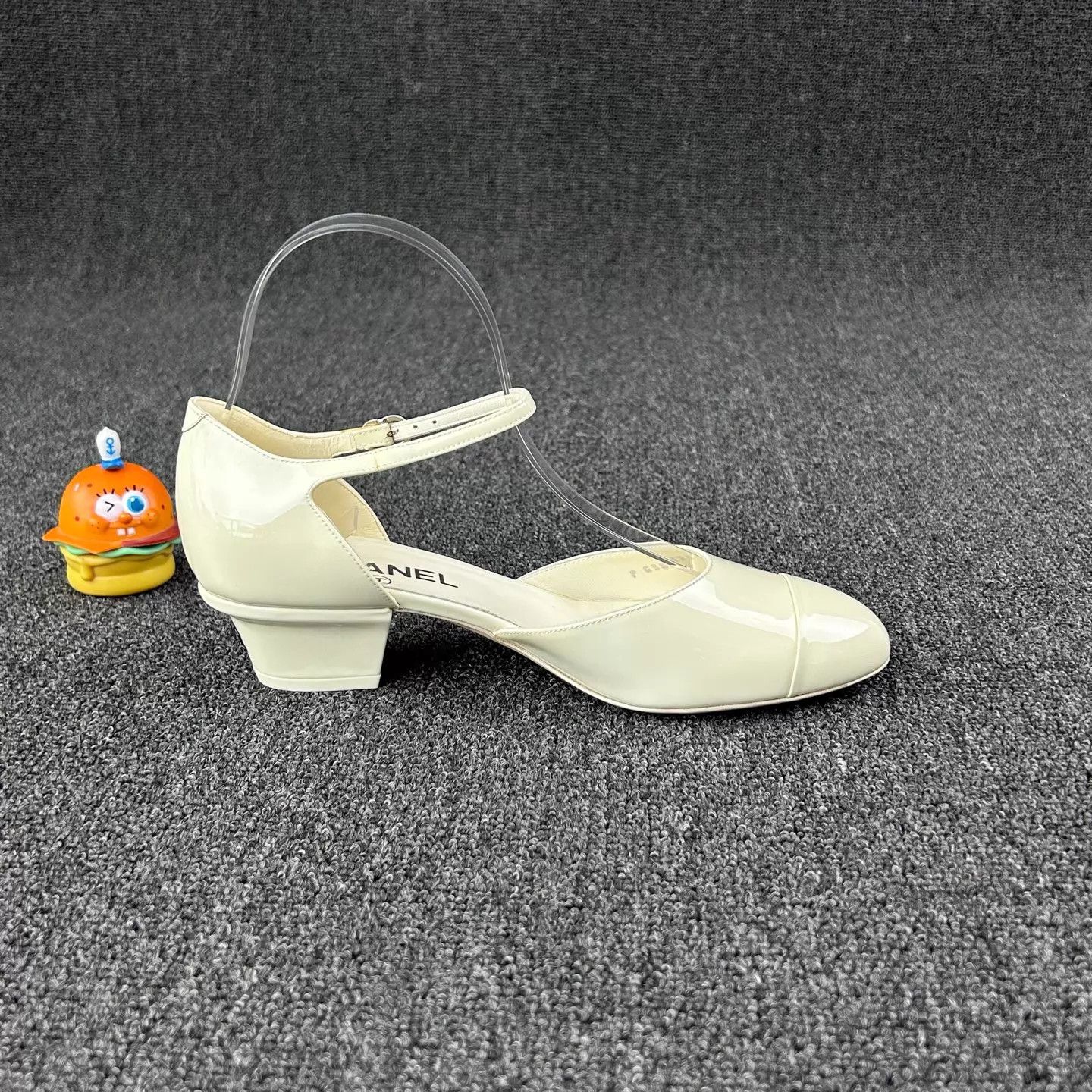 Chanel Chanel White Patent Leather Mary Jane Heels 38 Size US 7.5 / IT 37.5 - 4 Thumbnail