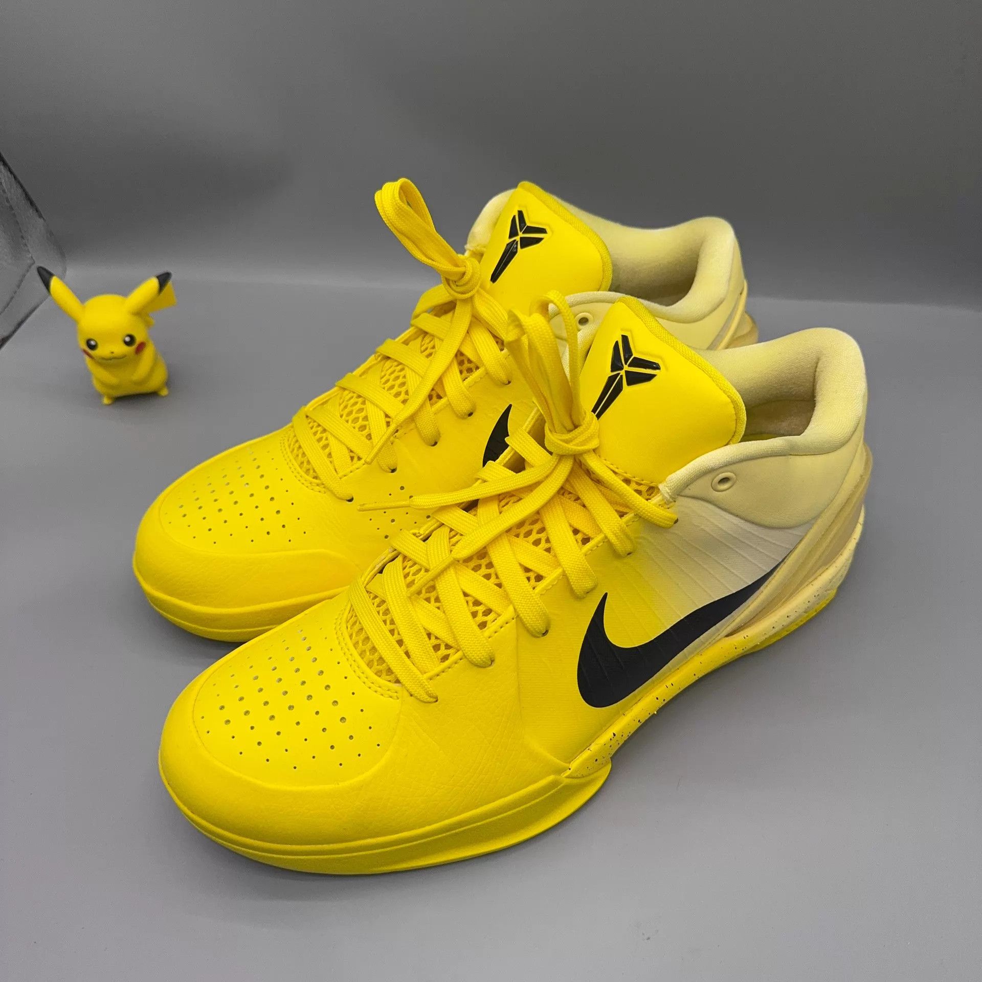 Nike Nike Kobe 4 Yellow Size 44.5 Size US 10.5 / EU 43-44 - 1 Thumbnail