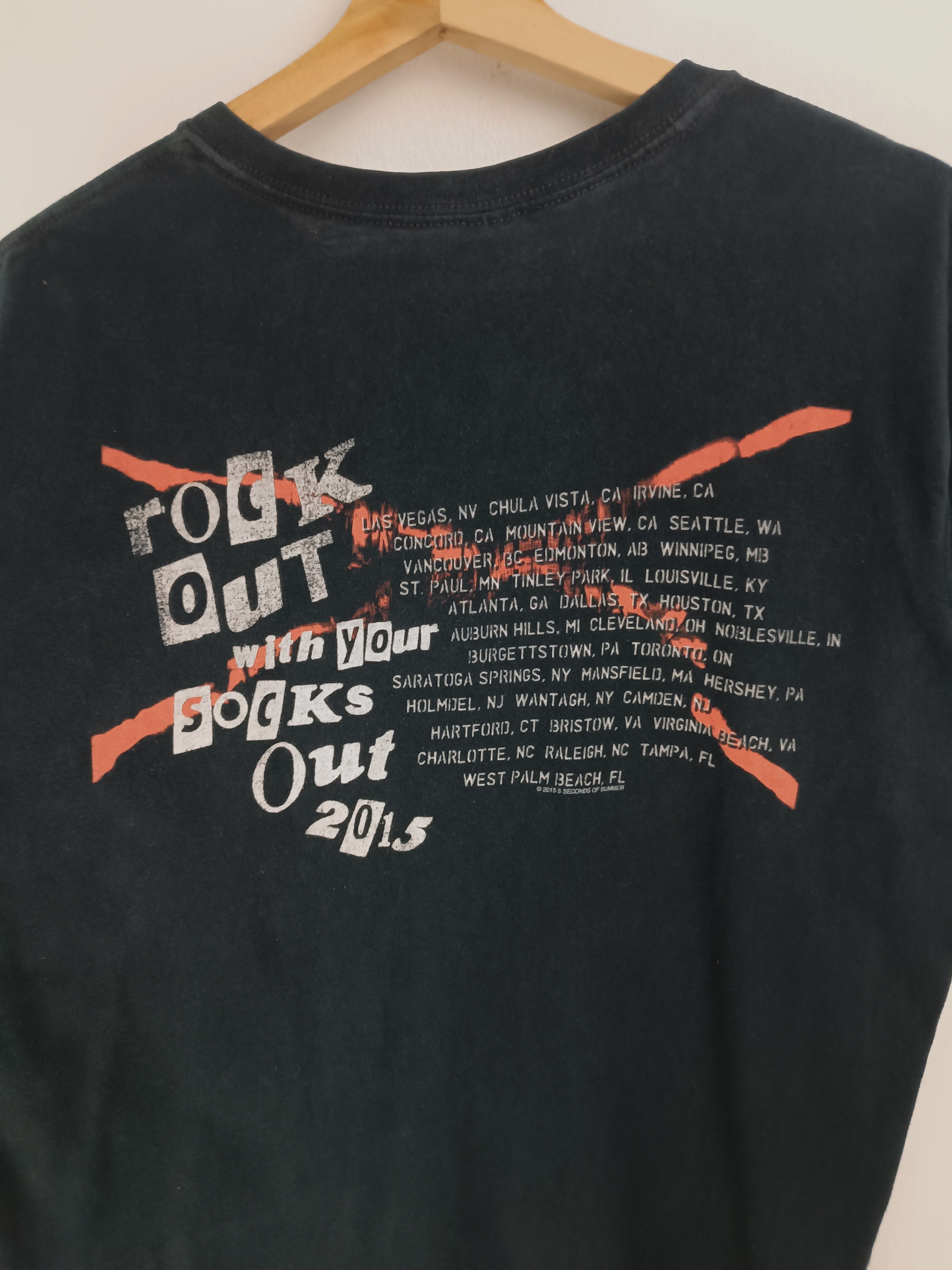 Band Tees VINTAGE 2015 5 SECONDS OF SUMMER TOUR TEE vamps swift zayn Size US M / EU 48-50 / 2 - 17 Thumbnail