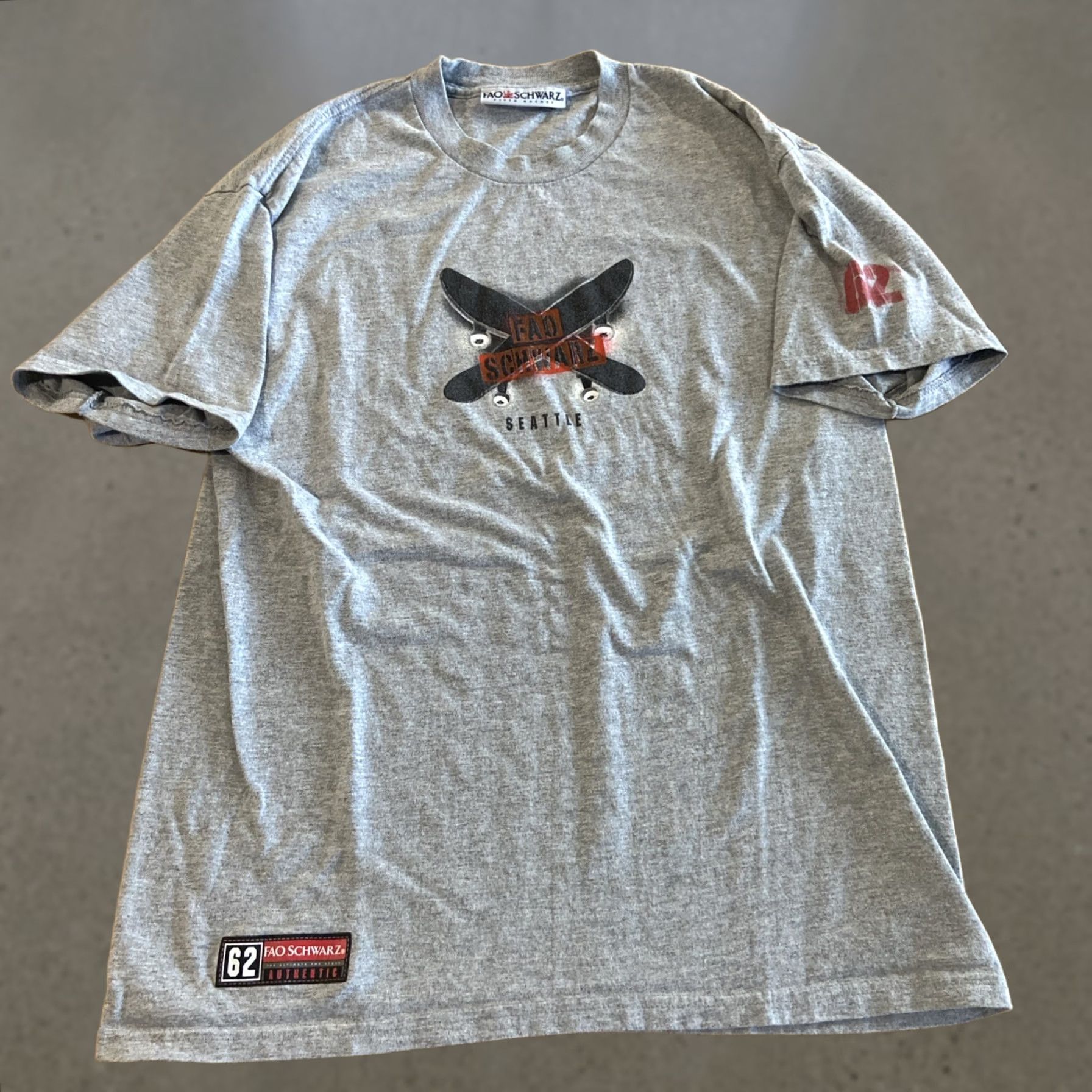 Vintage VINTAGE FAO Schwarz T Shirt Seattle Skate NYC Fifth Ave Toy Store Gray L Mens Short Sleeve Crew Neck Graphic Print 1990s 90s Logo MV Sport Size US L / EU 52-54 / 3 - 1 Thumbnail