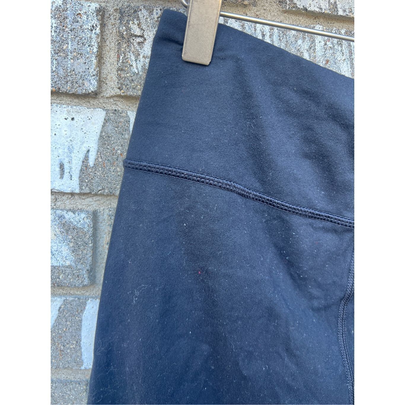 Athleta Athleta Black Cropped Leggings Woman’s Size Small- FLAWED-Bally Size 26" / US 2 / IT 38 - 10 Thumbnail