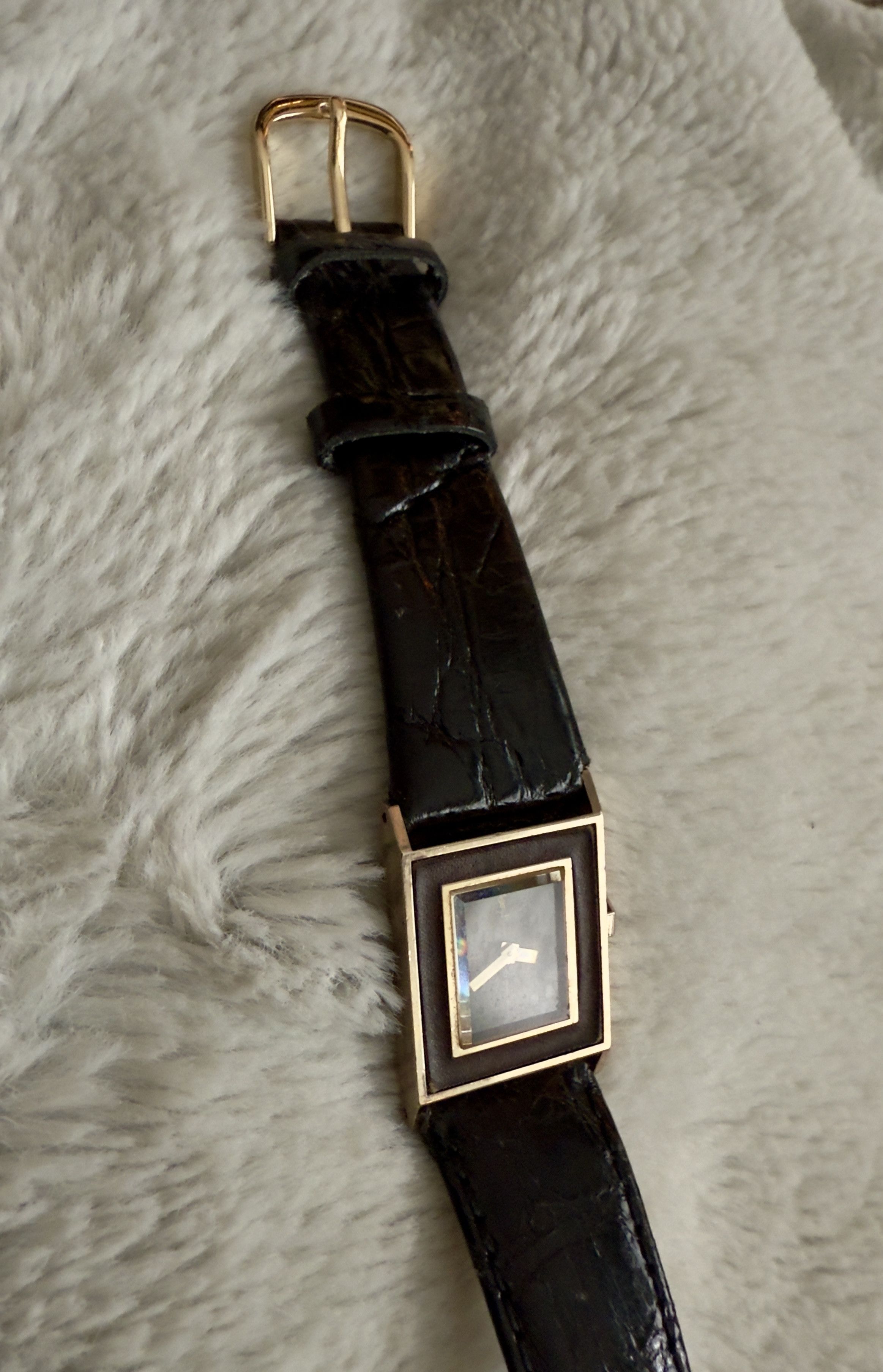 Yves Saint Laurent Vintage Yves Saint Laurent Tank Watch Ref: 4-676149 Size ONE SIZE - 6 Thumbnail
