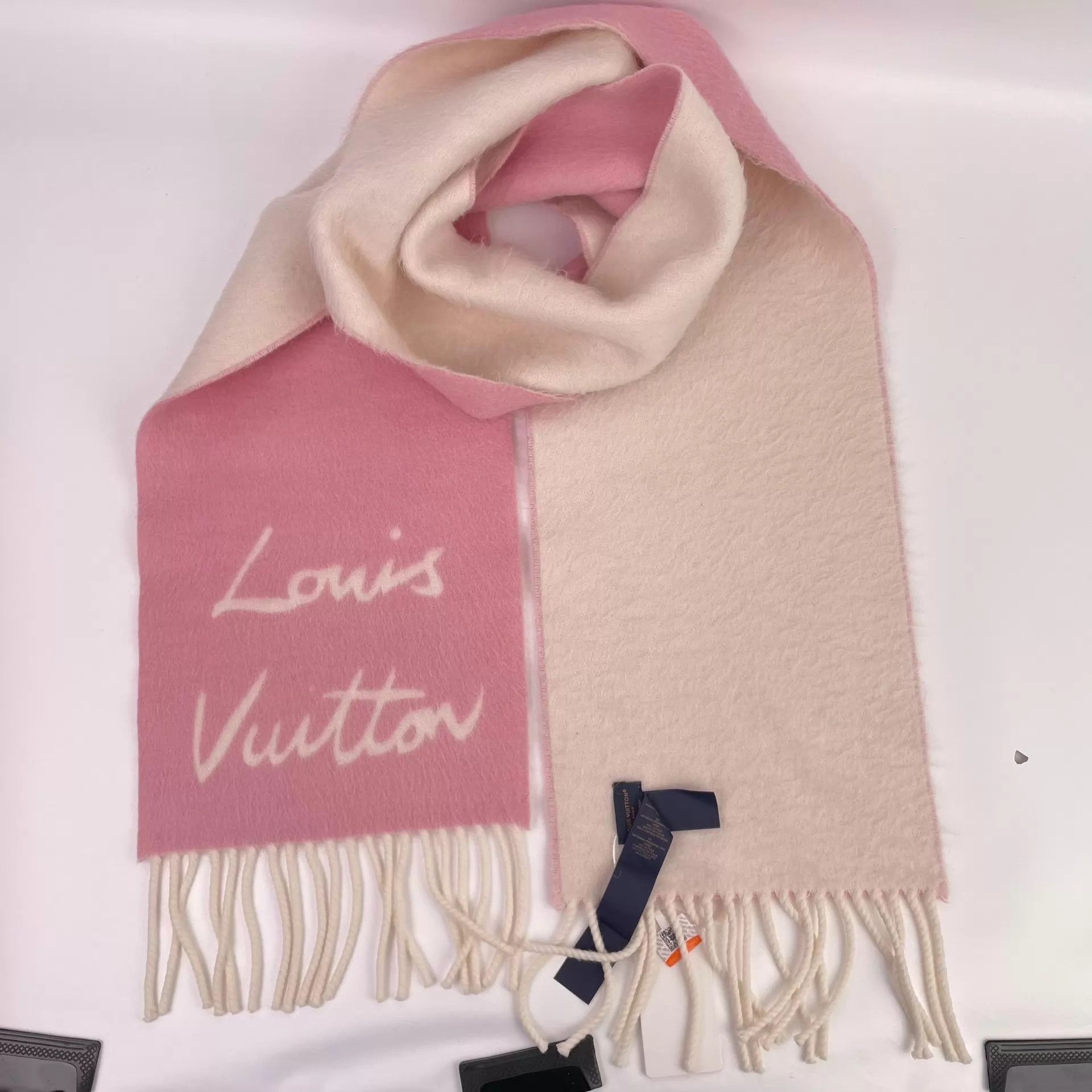 Louis Vuitton LV Cashmere Scarf 200x25 Pink & White Size ONE SIZE - 2 Thumbnail