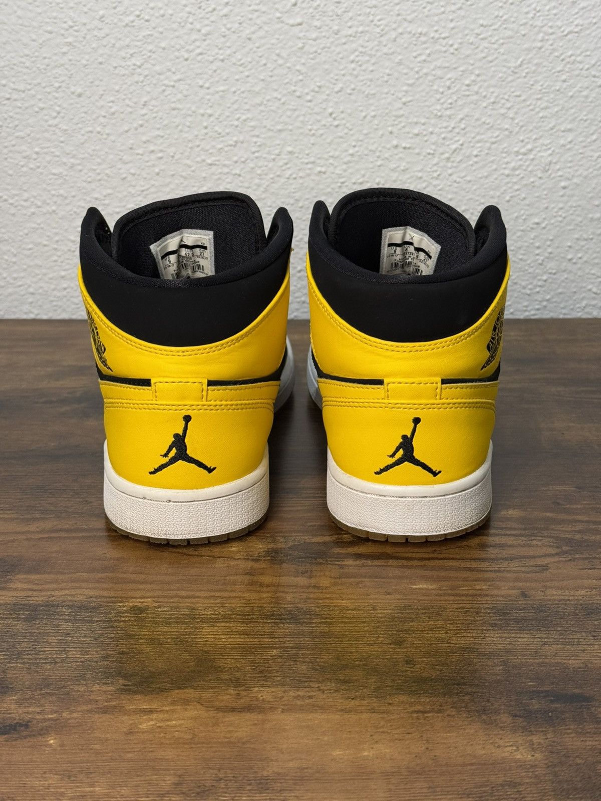 Jordan Brand × Nike Nike Air Jordan 1 Retro Mid New Love 2017 size 9 Size US 9 / EU 42 - 3 Thumbnail