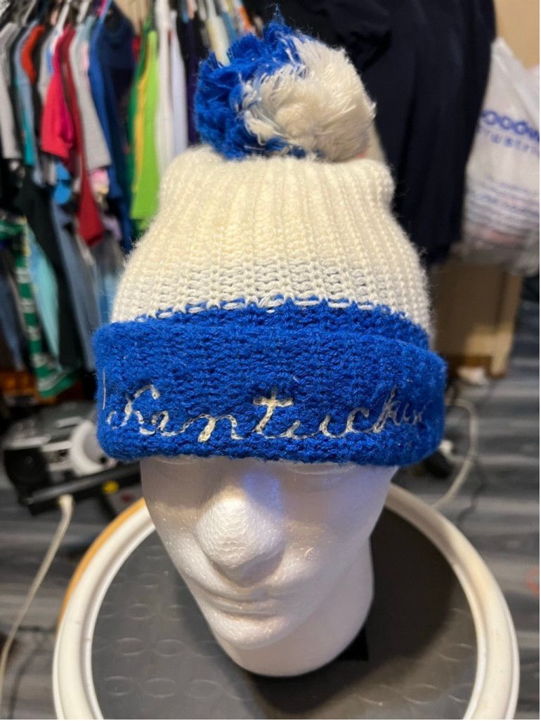 The Unbranded Brand Unisex Knit Beanie White/Blue with Pom Pom KU Size ONE SIZE - 1 Thumbnail