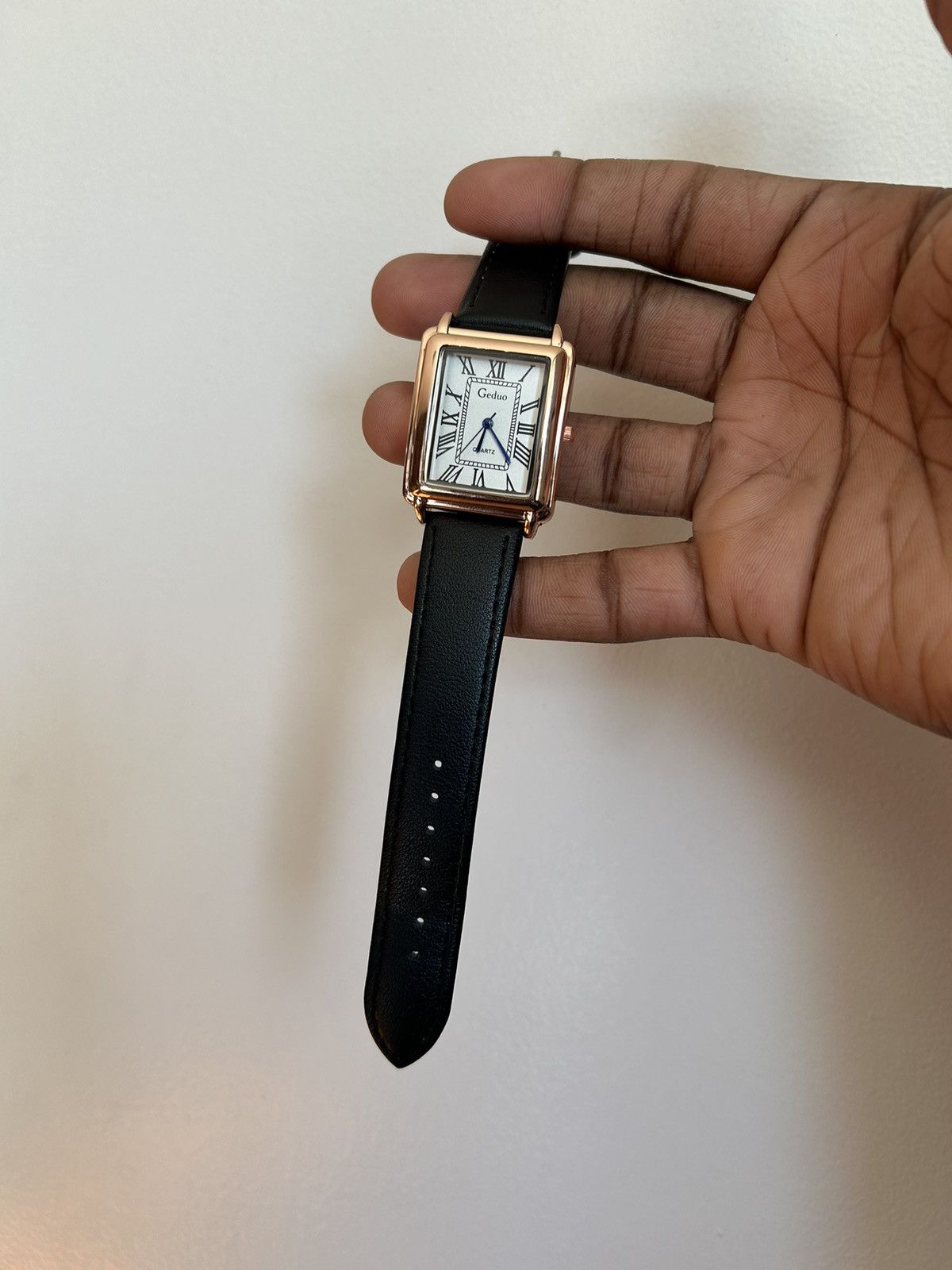 Vintage Vintage 90s vintage retro luxury style quartz leather watch Size ONE SIZE - 1 Thumbnail
