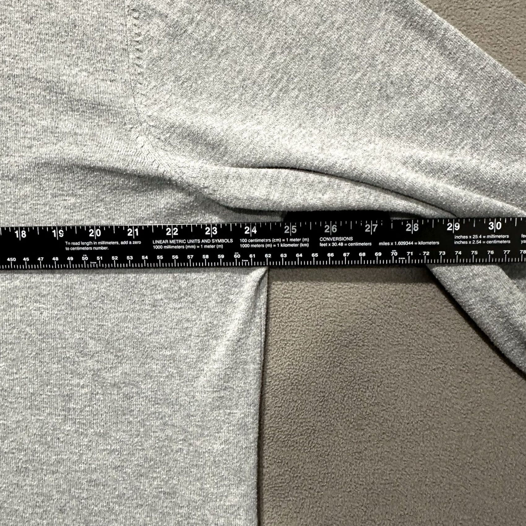 Old Navy Old Navy Sweater Mens 2XL Gray V-Neck Long Sleeve Cotton Blend Midweight EUC Size US XXL / EU 58 / 5 - 6 Thumbnail