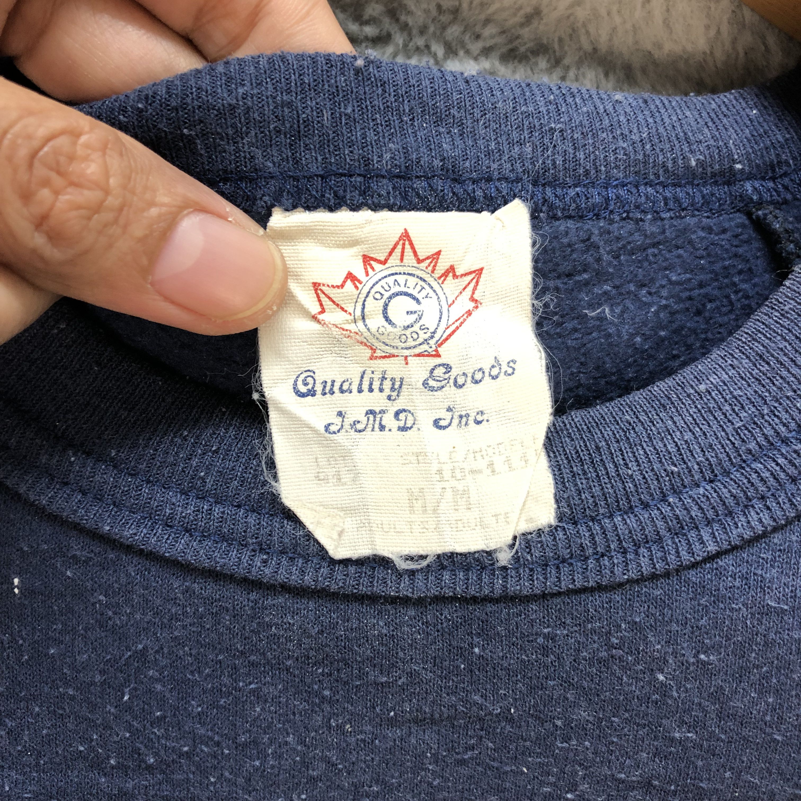 Vintage CANADIAN ROCKIES BANFF BIG LOGO SWEATSHIRTS #7402-143 Size US M / EU 48-50 / 2 - 7 Thumbnail