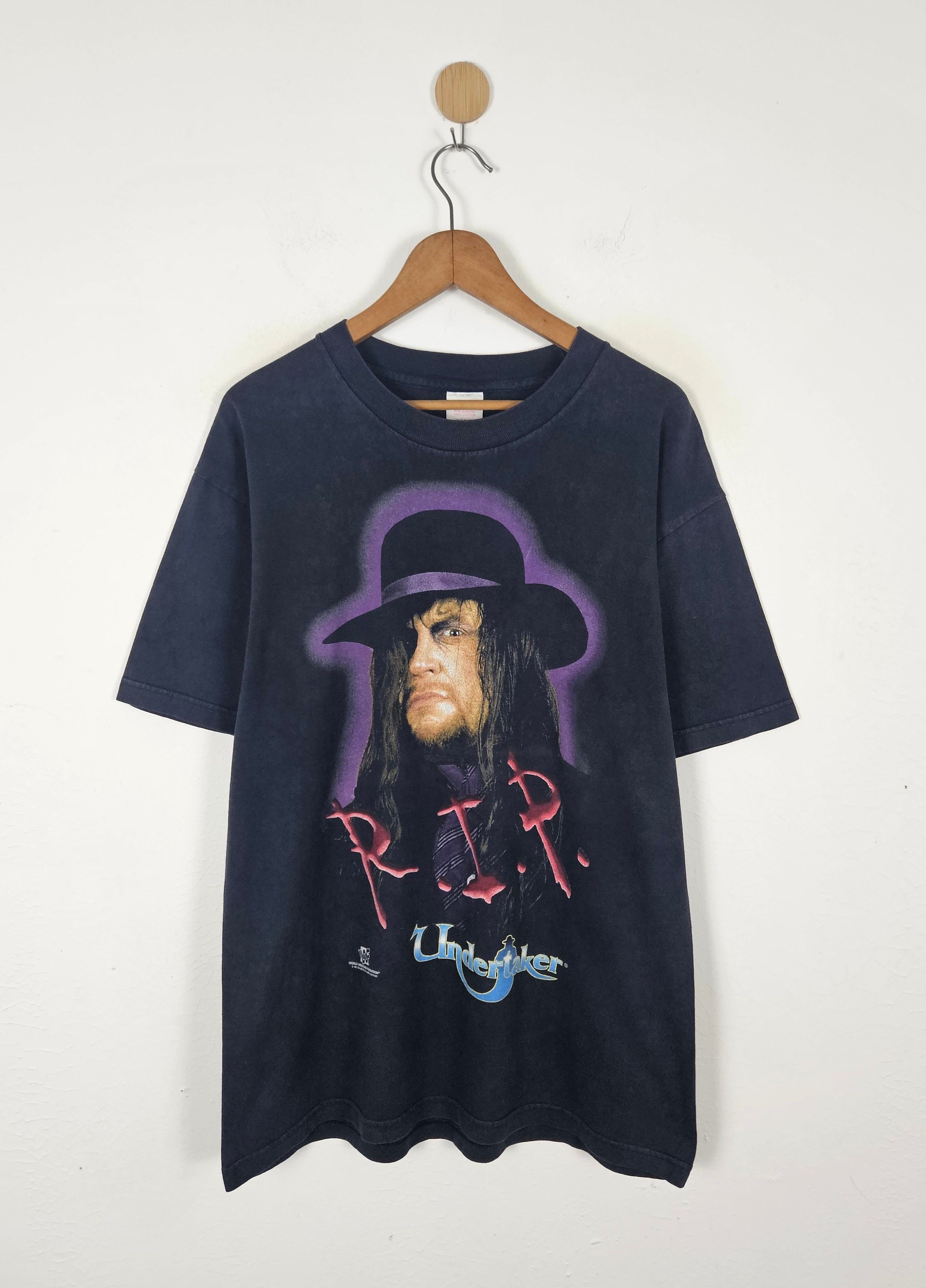 Vintage Vintage 1996 The Undertaker RIP Wrestling Tee Shirt Size US L / EU 52-54 / 3 - 1 Thumbnail