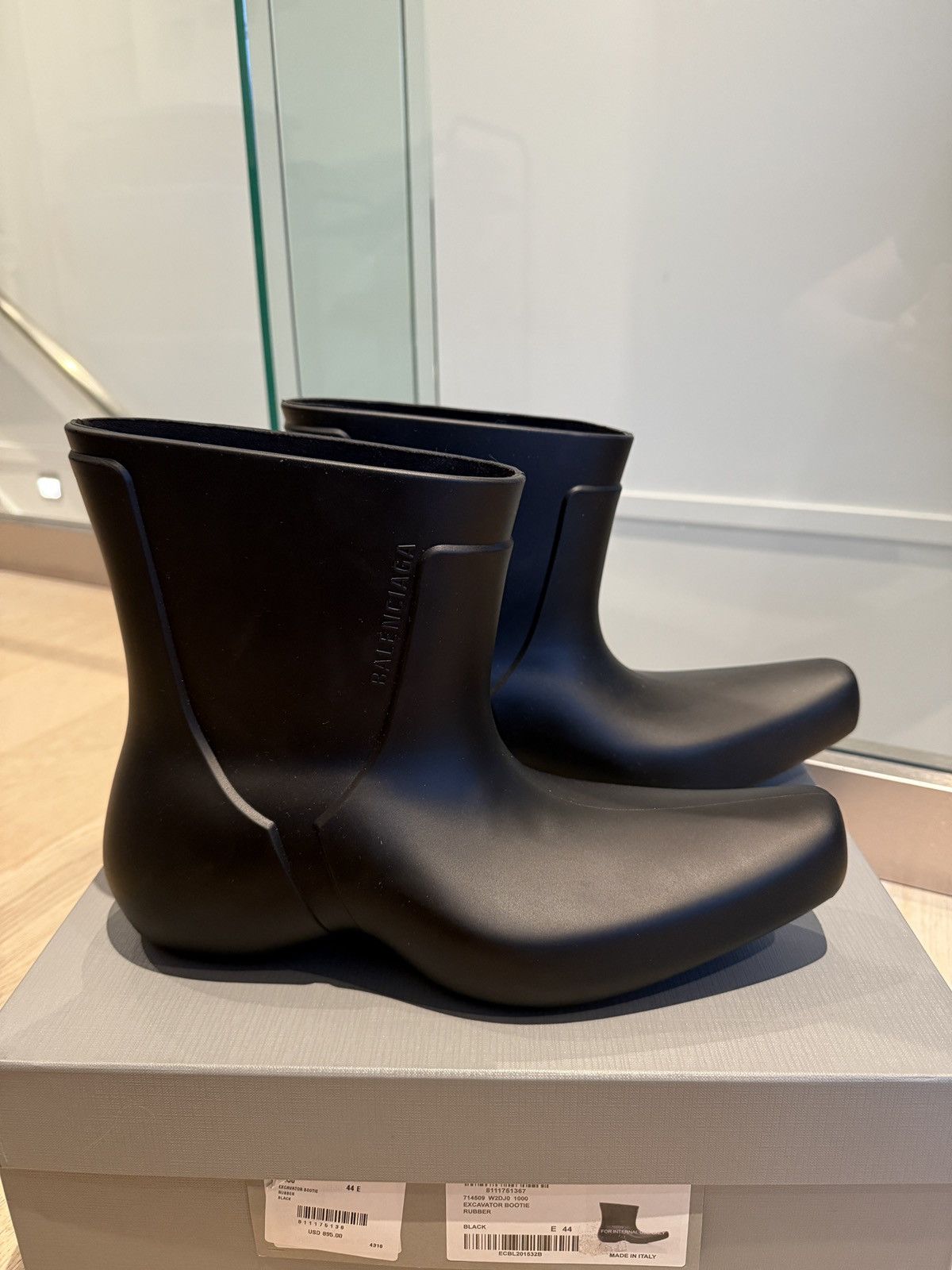 title Balenciaga Rubber Trooper Boots. Size: 40 /26.5cm/ Condition: Used  good all Available in store & online 🌟
