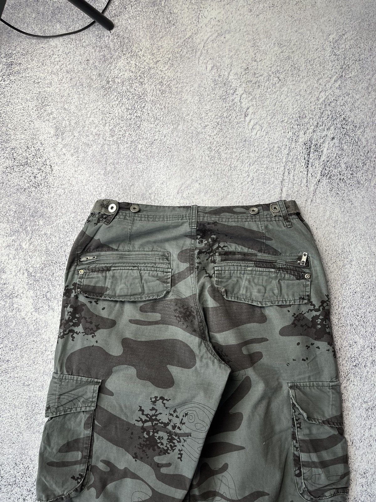 Japanese Brand RARE VINTAGE FADED STREETWEAR CAMO CARGO PANTS Y2K Size US 32 / EU 48 - 16 Thumbnail