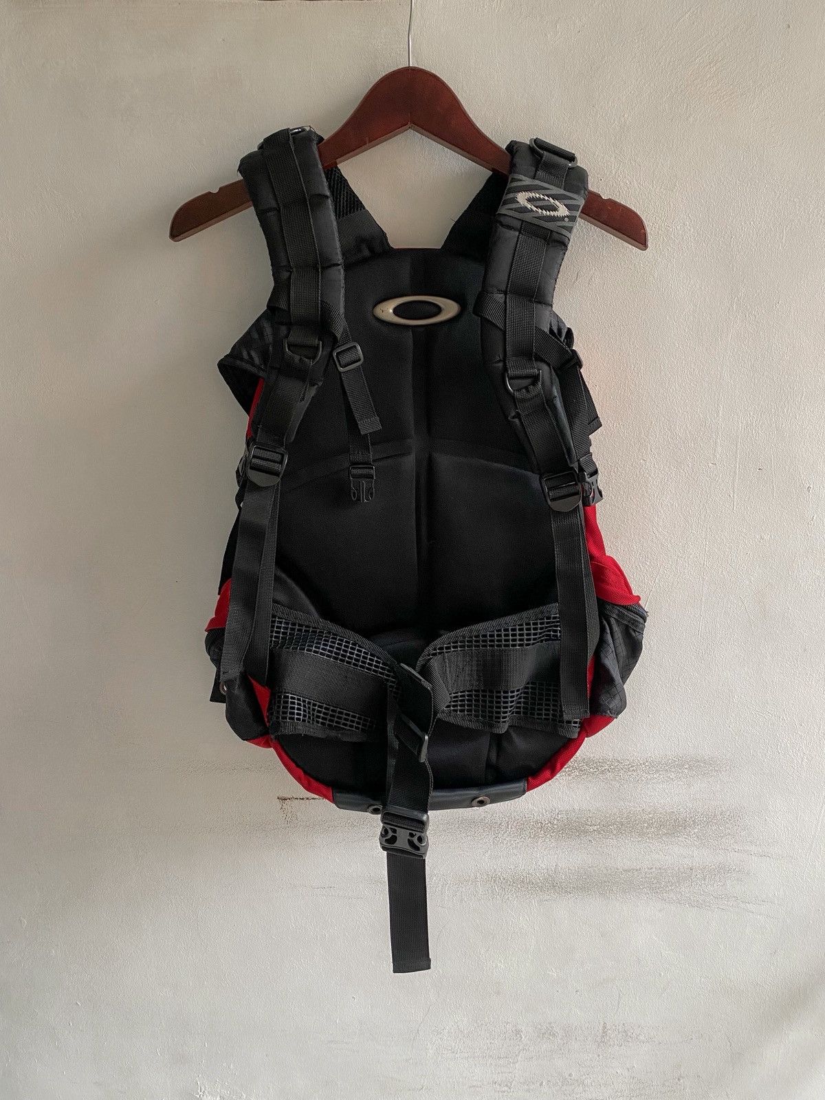 Oakley Vtg Oakley Backpack Size 30 - 12 Thumbnail
